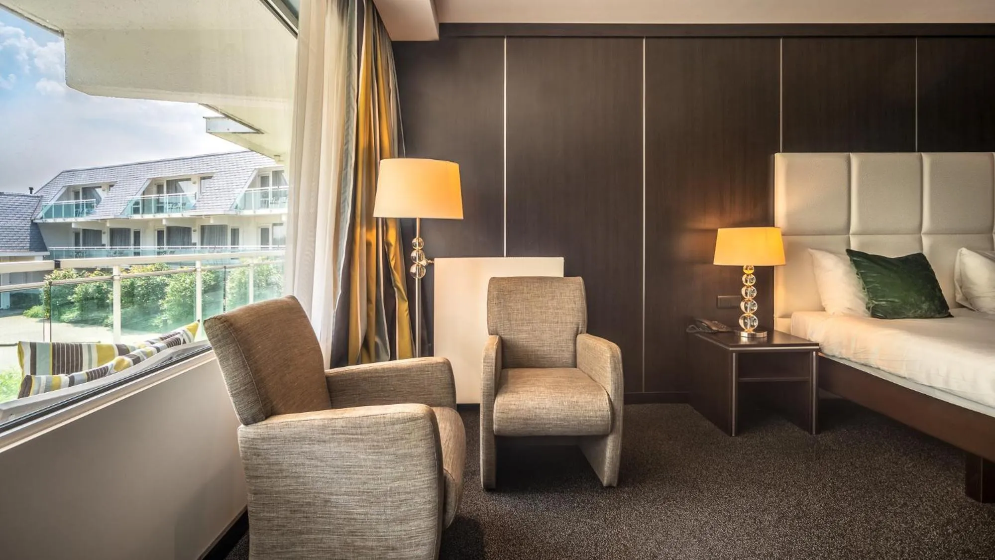 Seating area, Bed in Van der Valk Hotel 's-Hertogenbosch – Vught