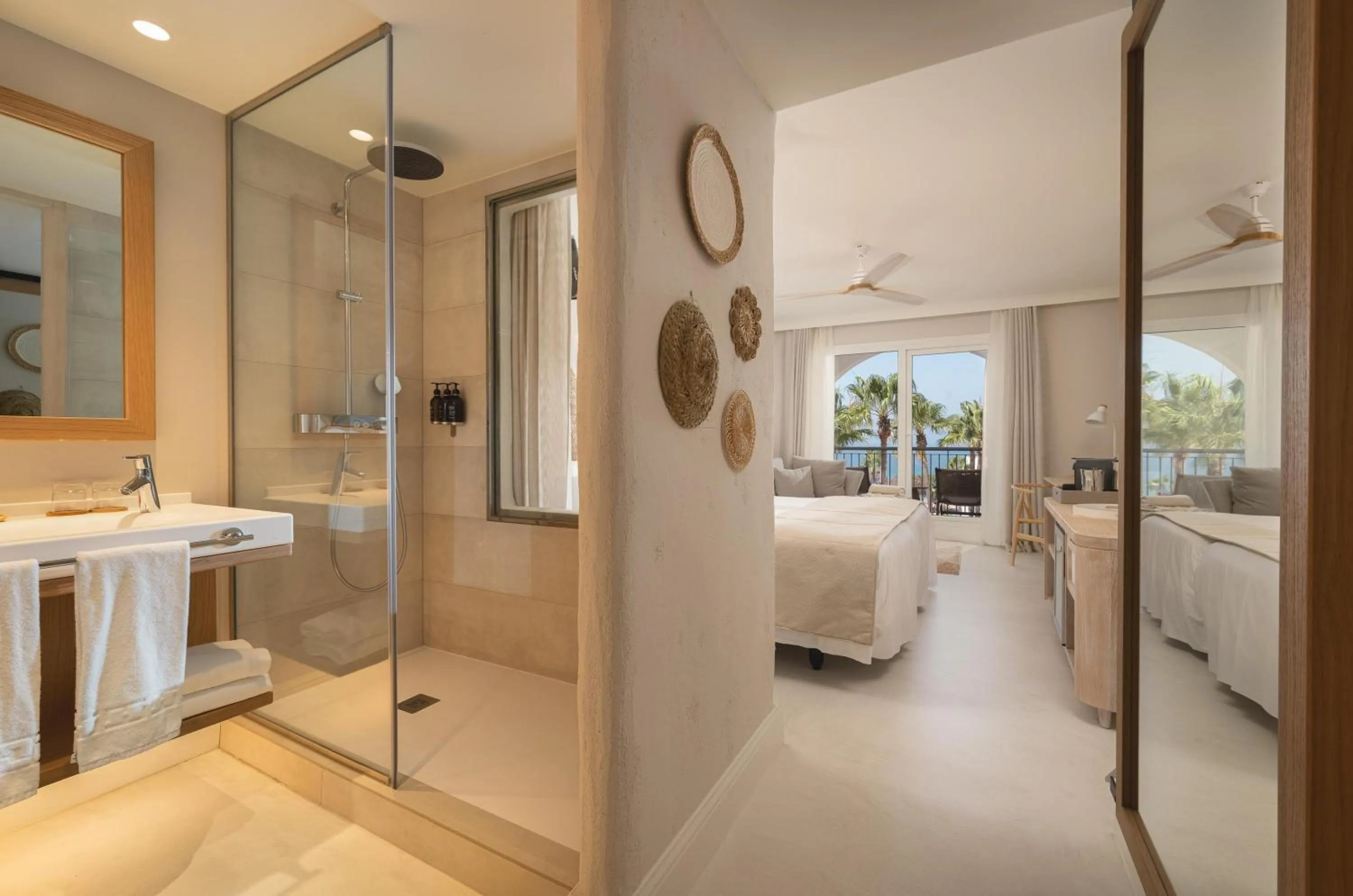 Bathroom, Bed in DAIA Slow Beach Hotel Conil - Adults Only Recommended