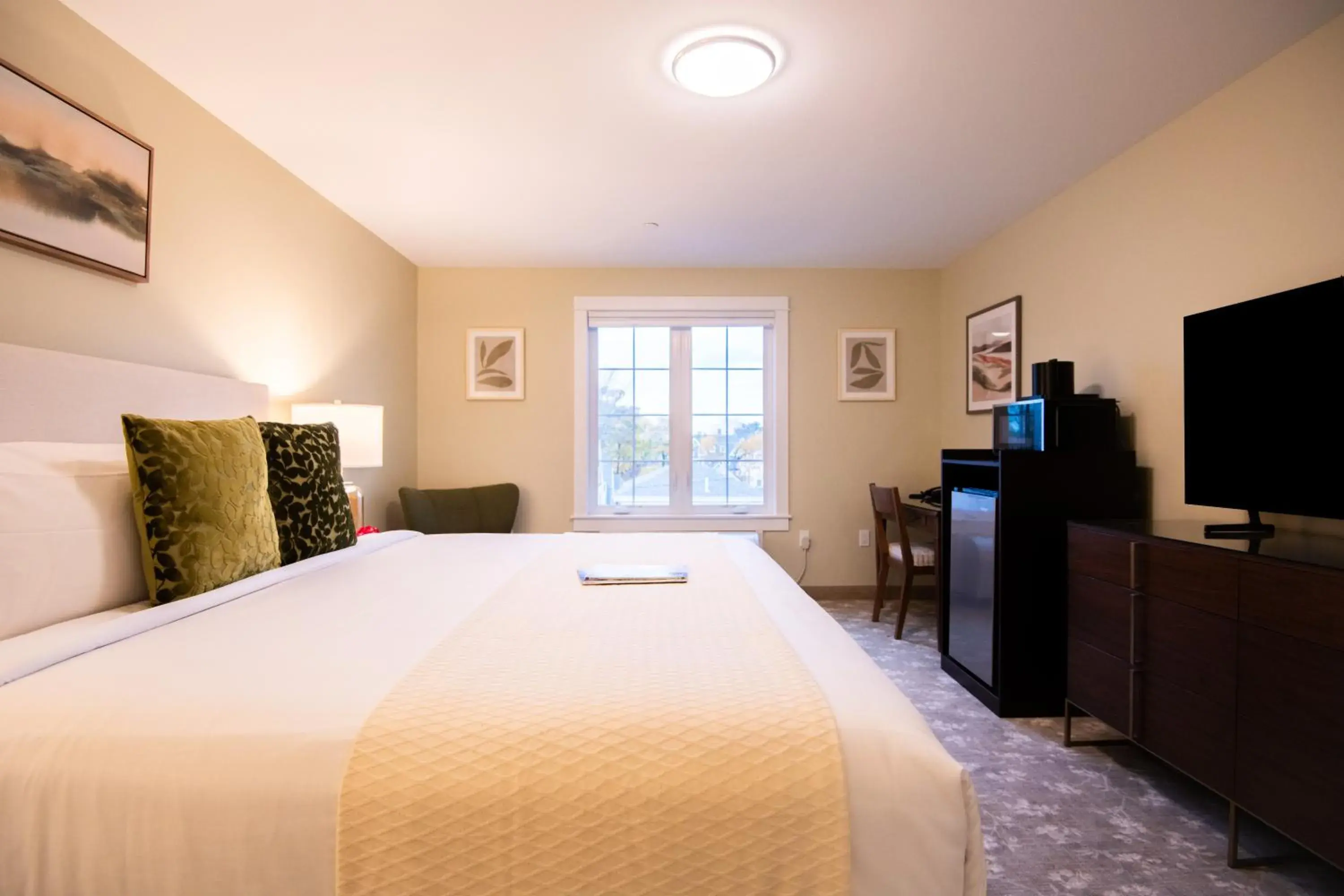 Classic King ADA in The Pathmaker Hotel Classic King ADA in The Pathmaker Hotel