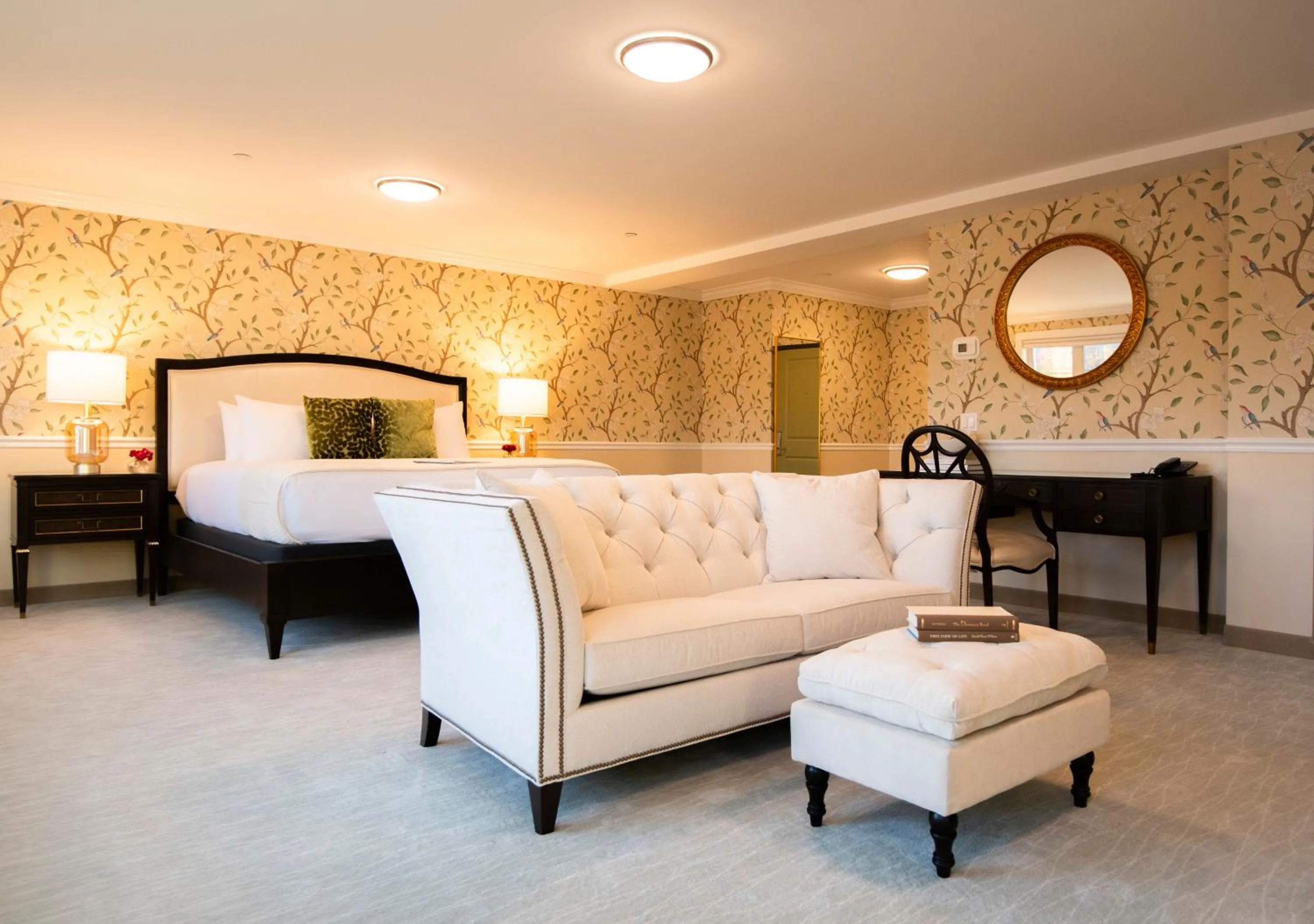 Bed in The Pathmaker Hotel