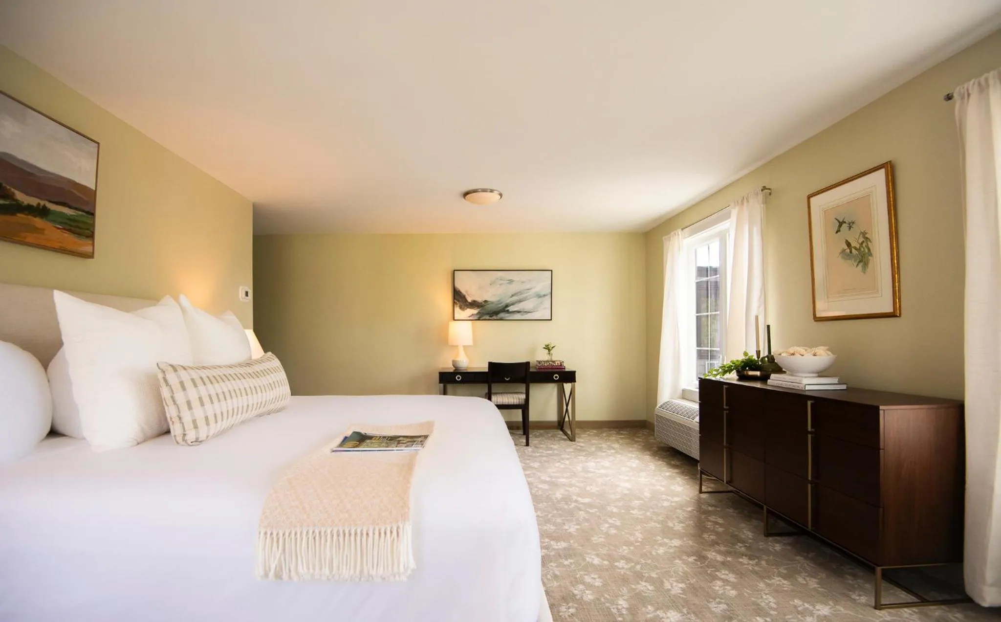 Bed in The Pathmaker Hotel