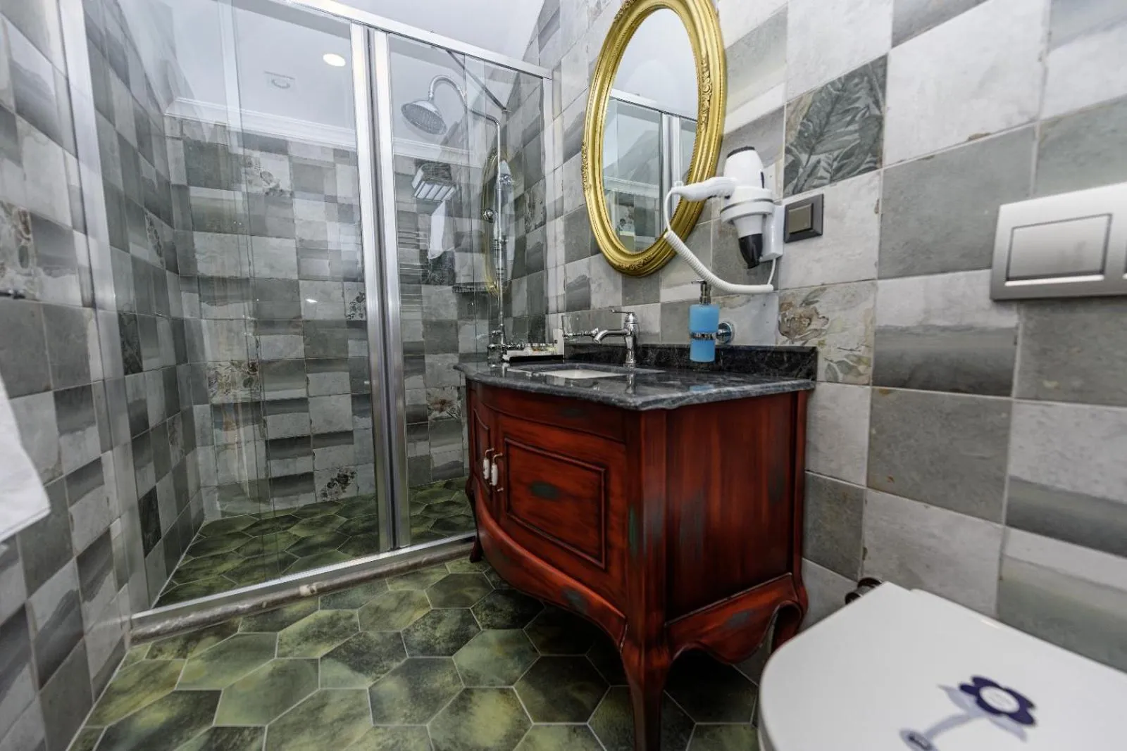 Shower in TOK EPİK HOTEL