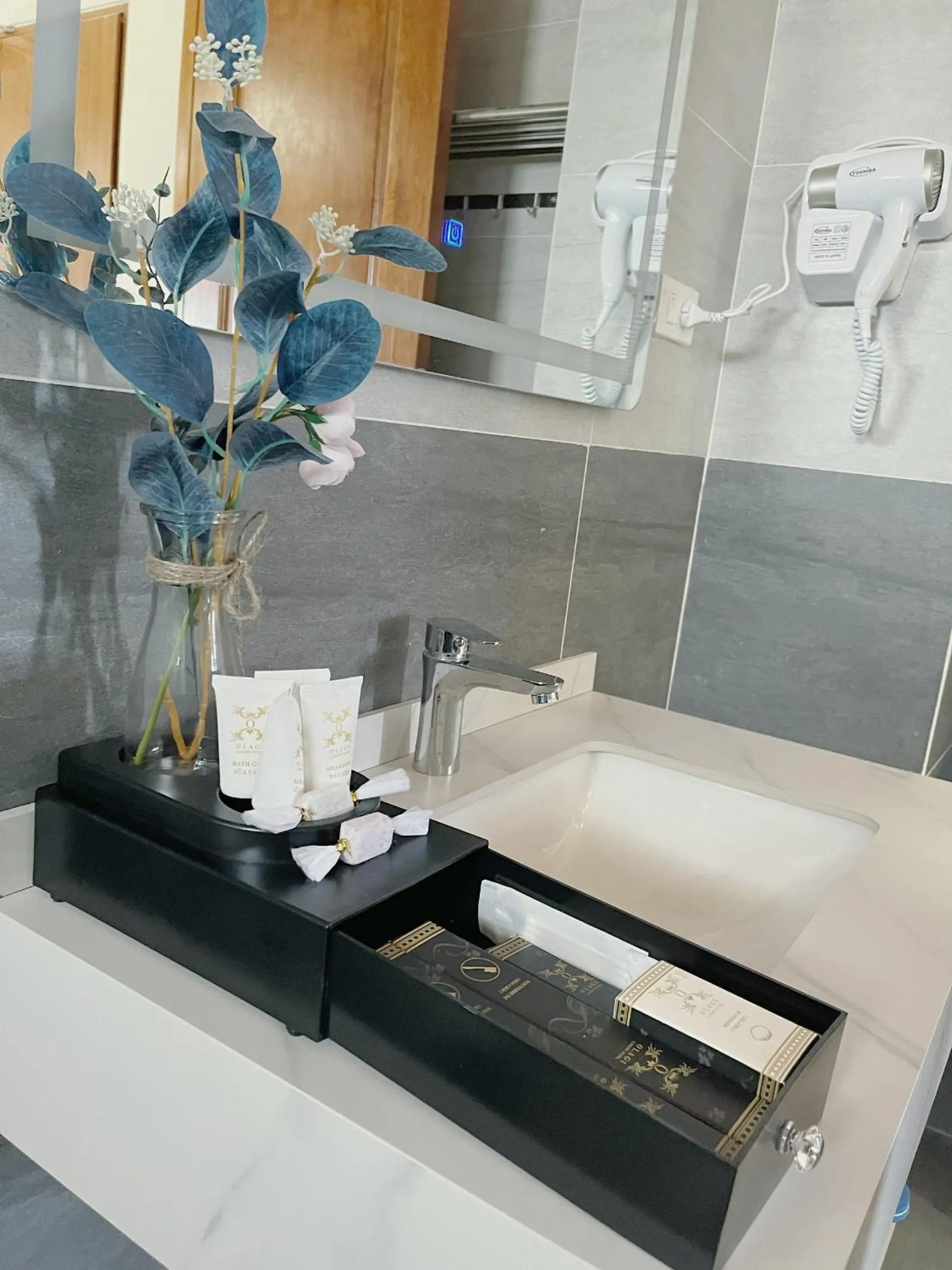 Shower in OLAGI HOTEL