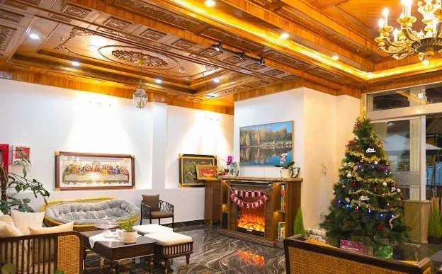 Communal lounge/ TV room in OLAGI HOTEL