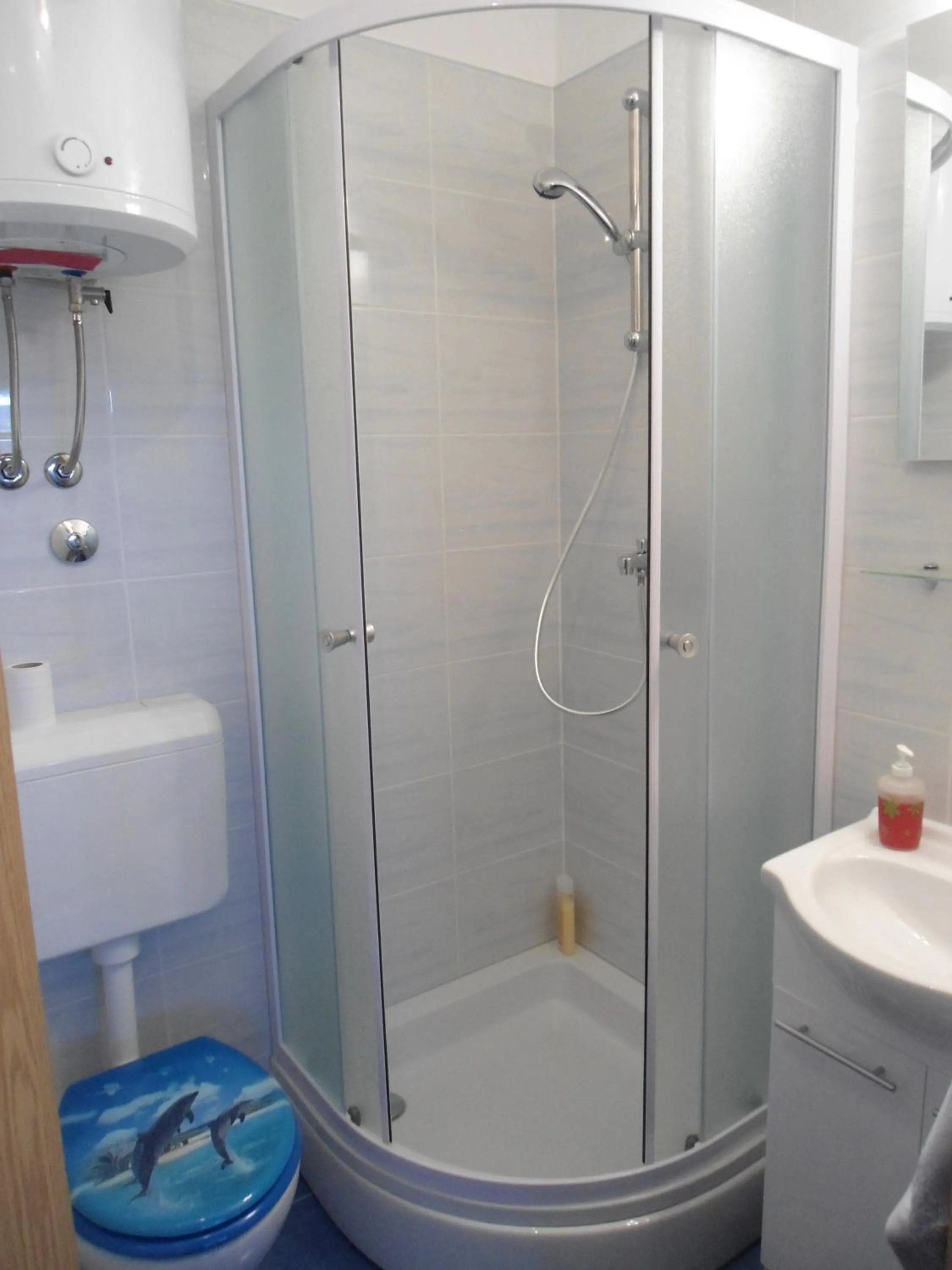 Bathroom in Rooms Alijev