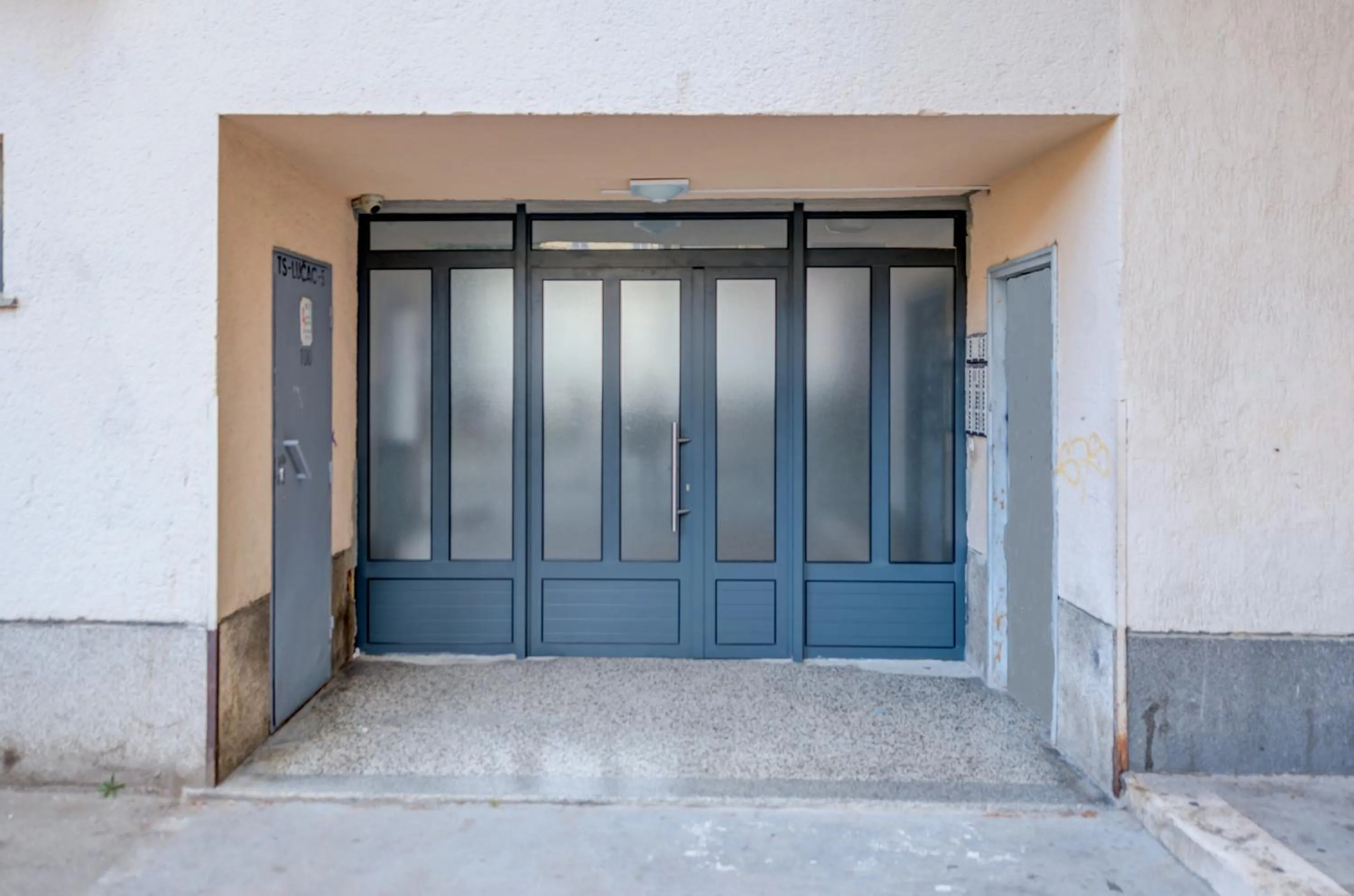Facade/entrance in Rooms Alijev