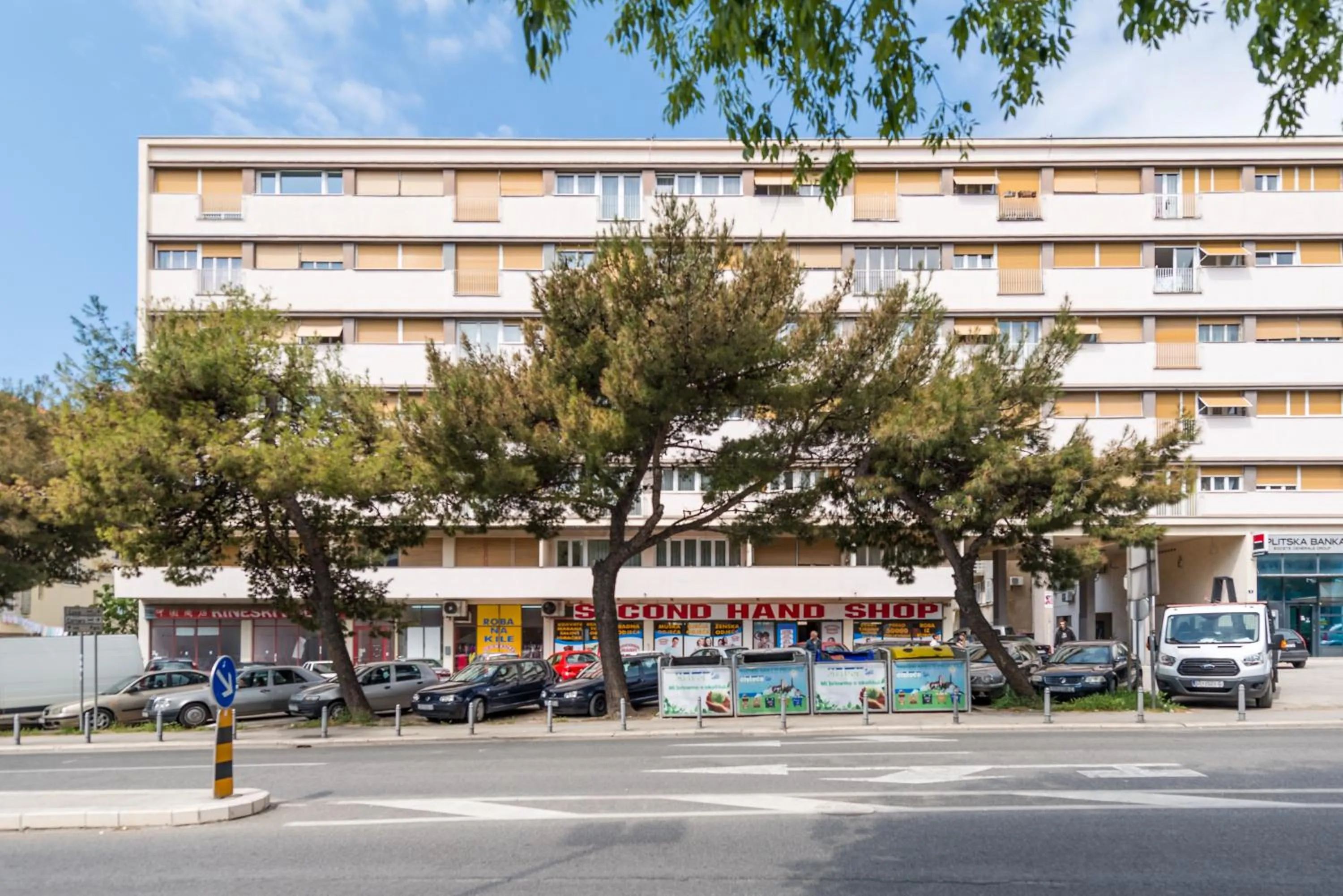 Property building in Rooms Alijev