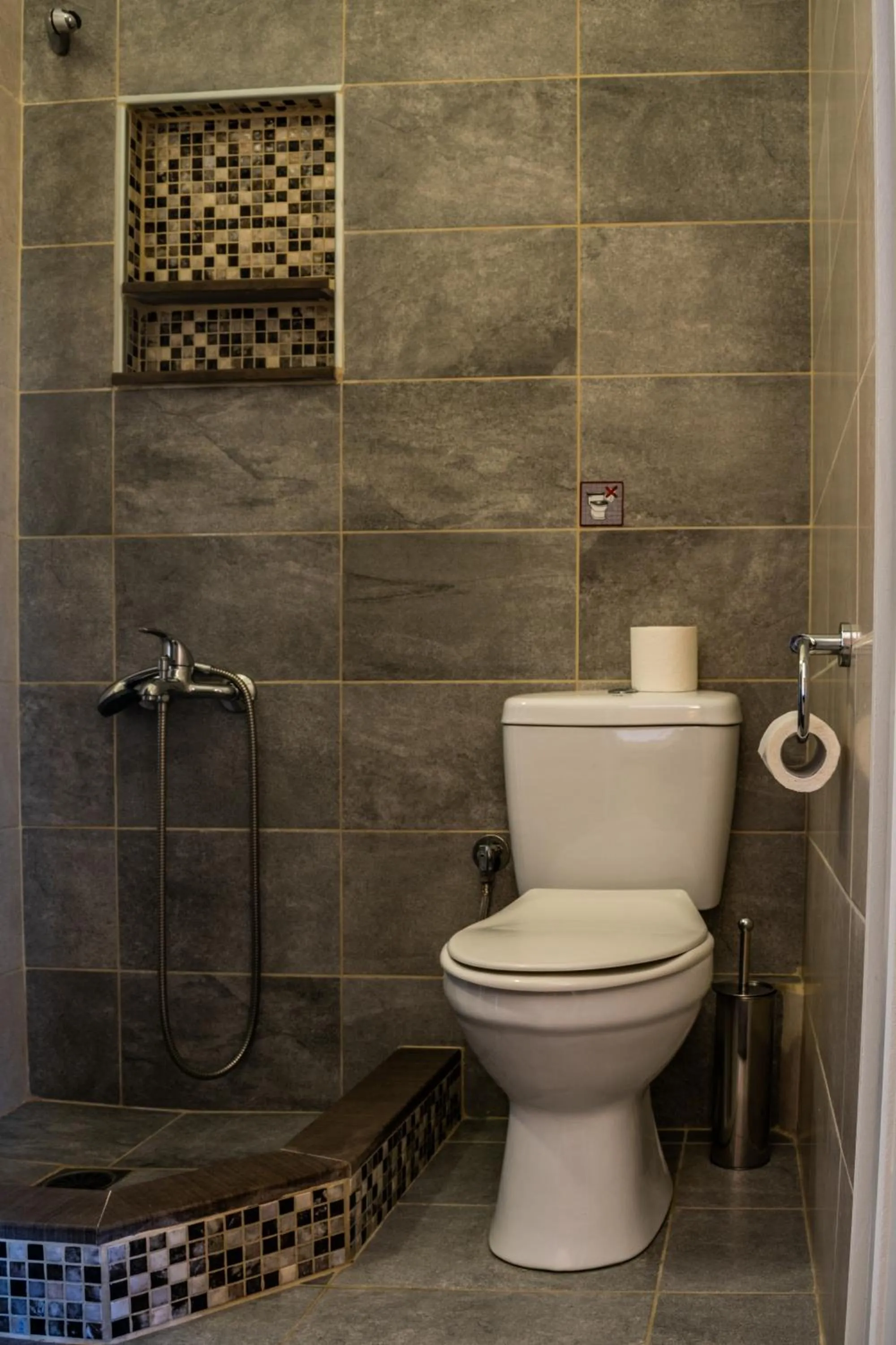 Superior Twin Room in Anesi Rooms To Rent