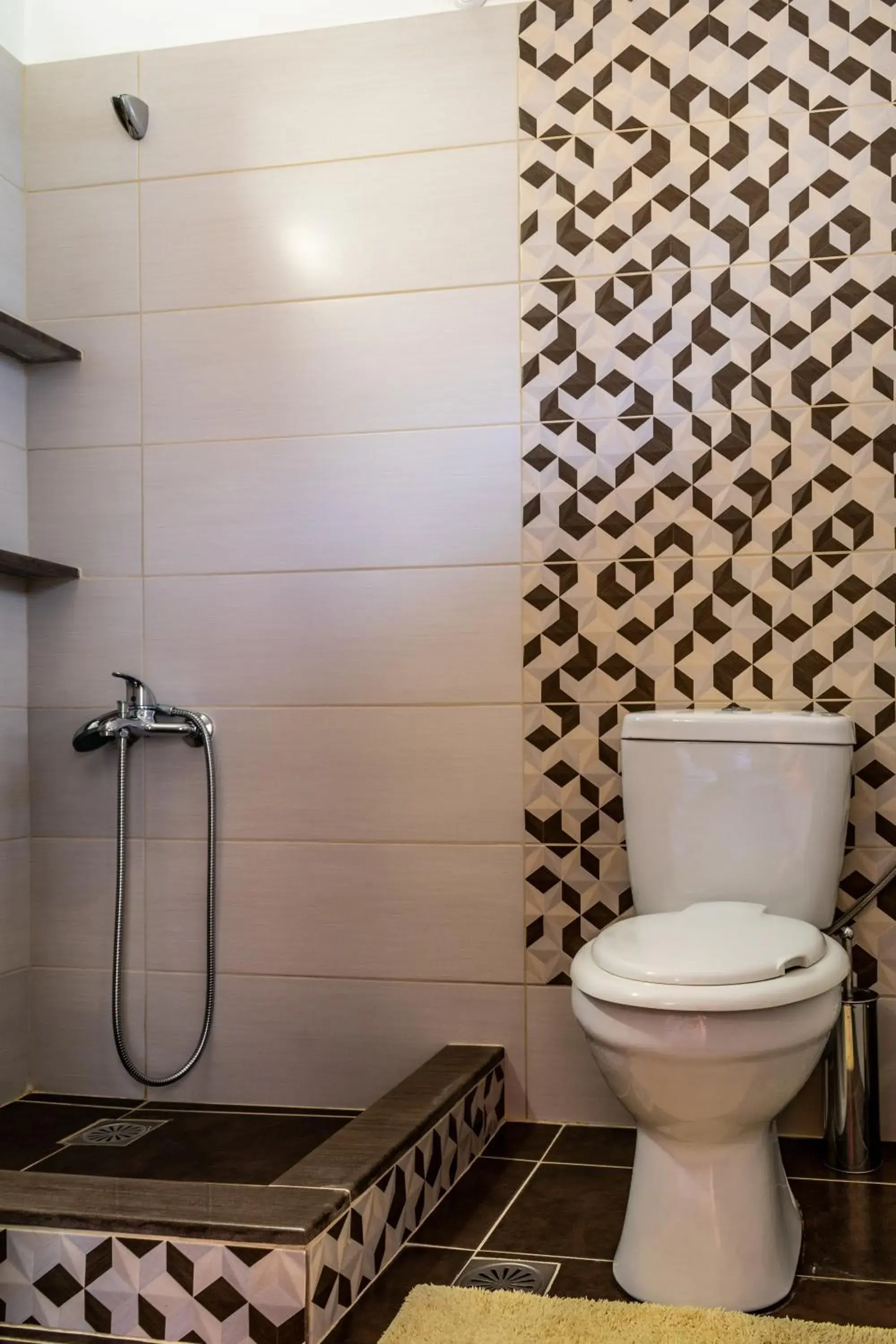 Apartment with Balcony in Anesi Rooms To Rent Apartment with Balcony in Anesi Rooms To Rent