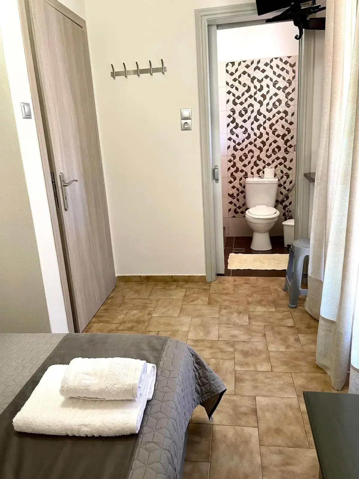 Apartment with Balcony in Anesi Rooms To Rent Apartment with Balcony in Anesi Rooms To Rent