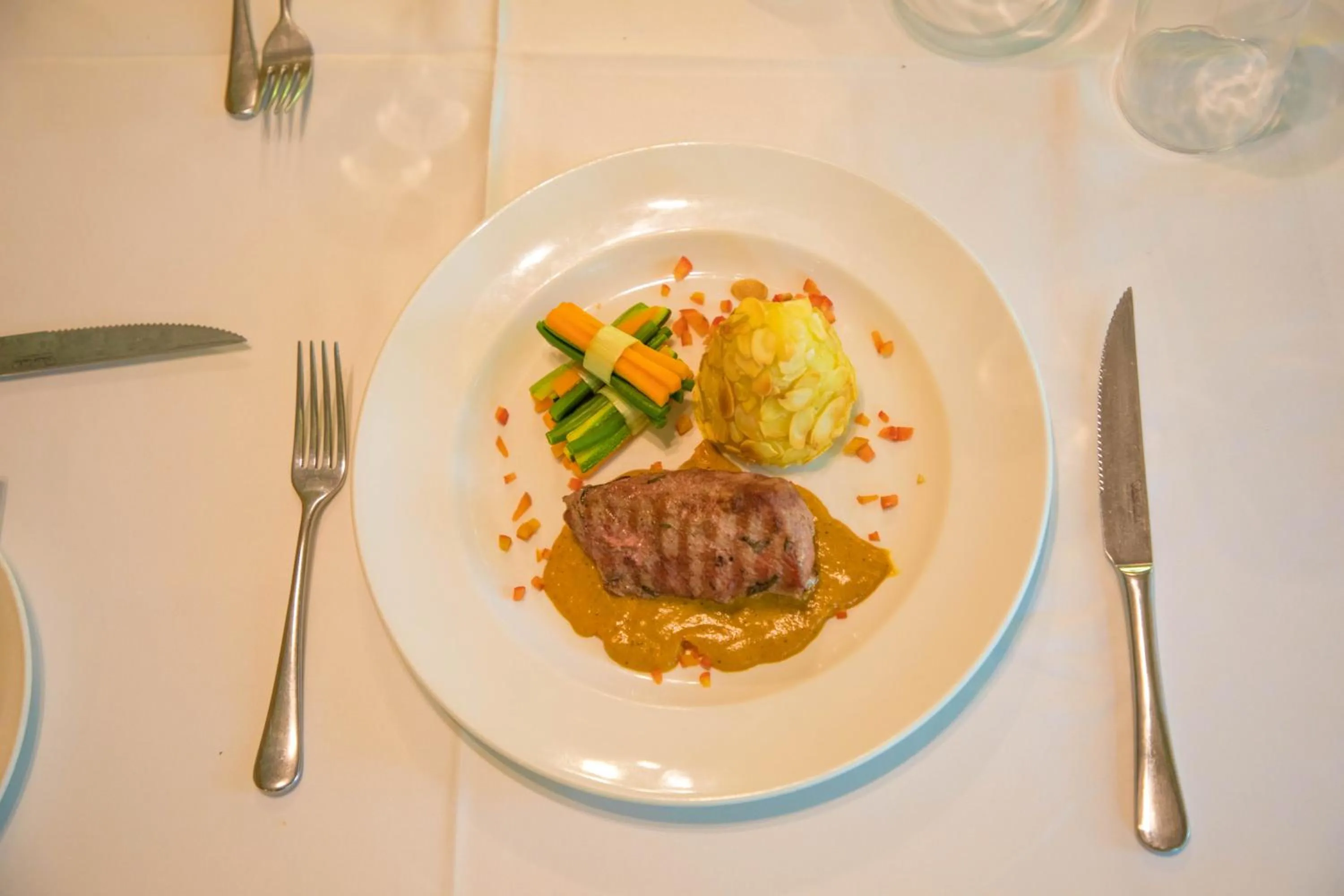 Restaurant/places to eat in Lake Duluti Lodge