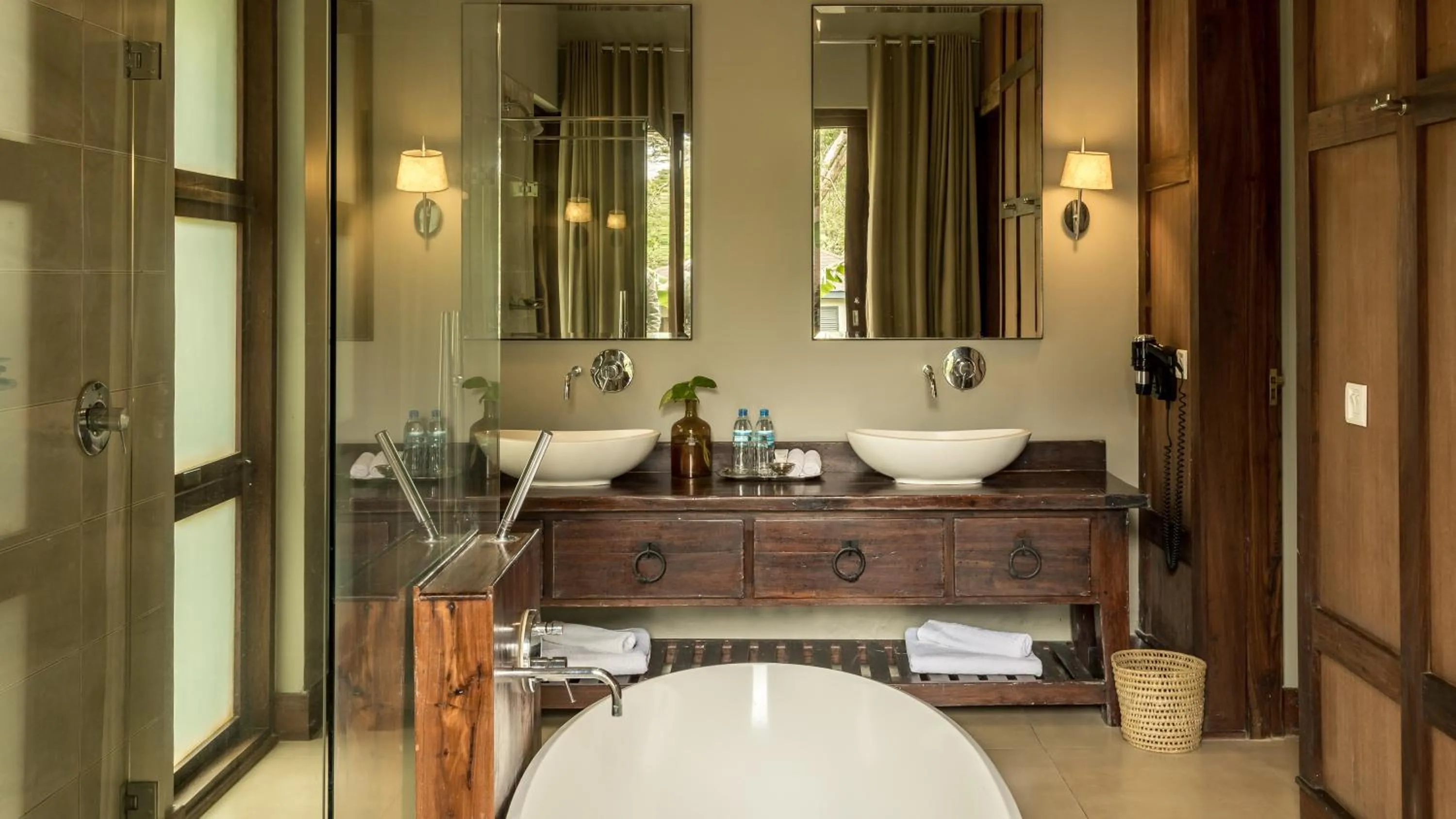 Bathroom in Lake Duluti Lodge