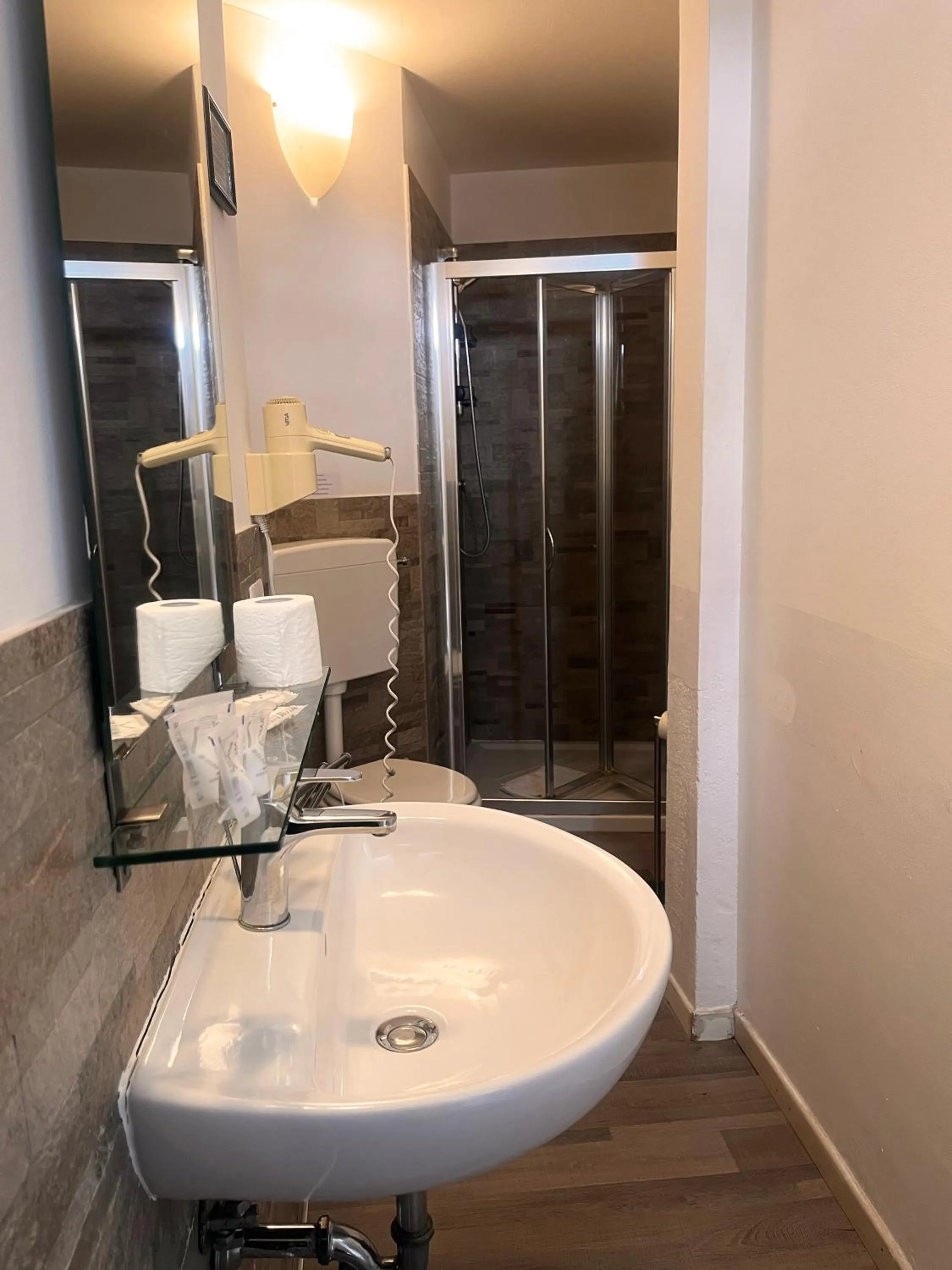 Shower in B&B 52cento