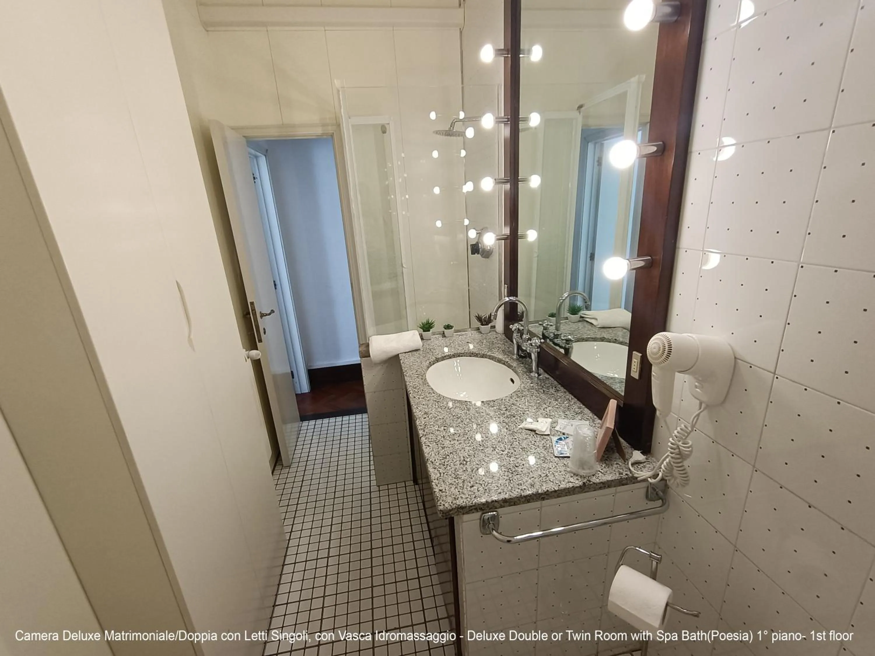 Shower in B&B 52cento