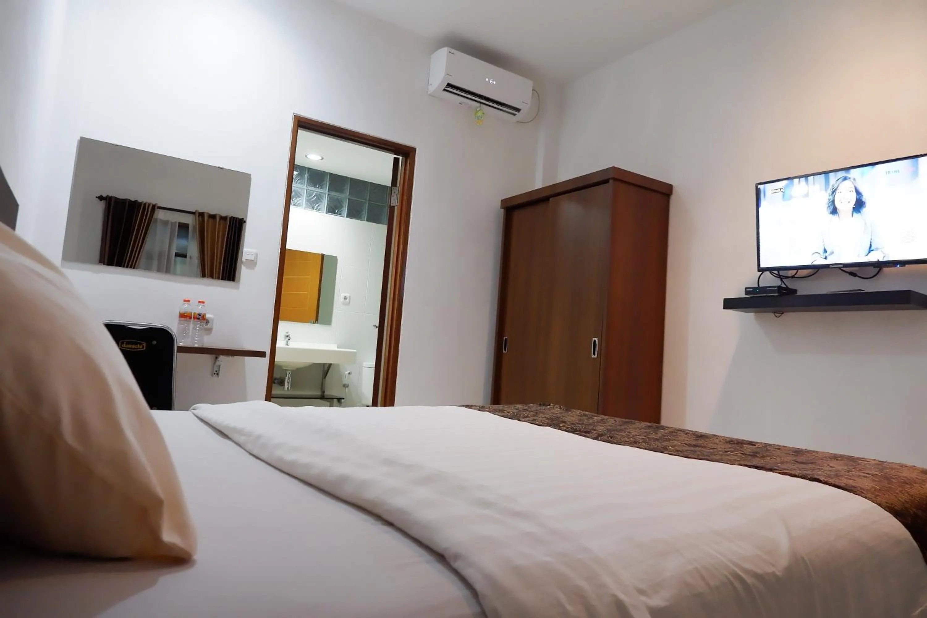 Bedroom, Bed in Hotel Netral Jombang