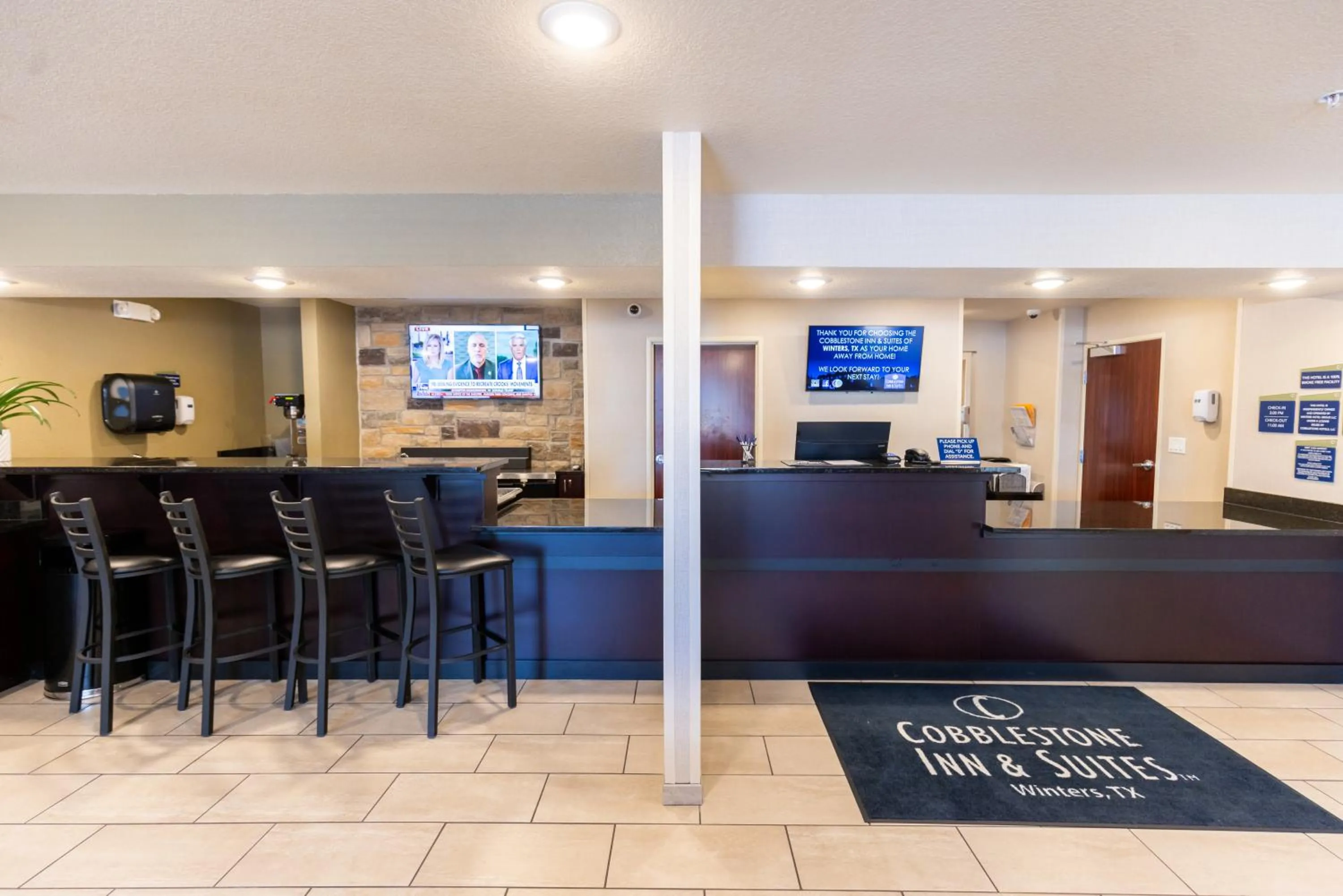 Lobby or reception in Cobblestone Inn & Suites - Winters