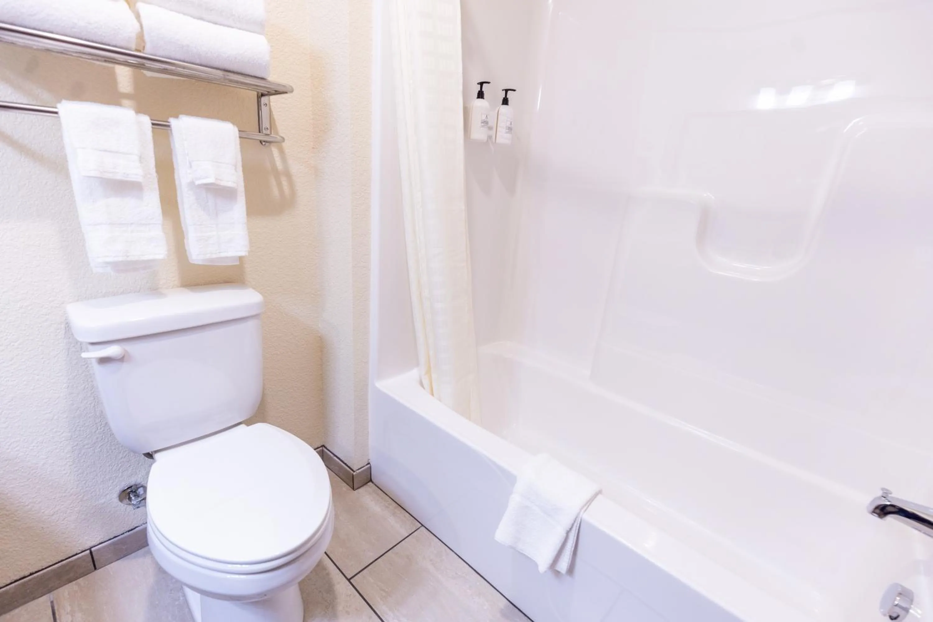 Cobblestone Inn & Suites - Winters