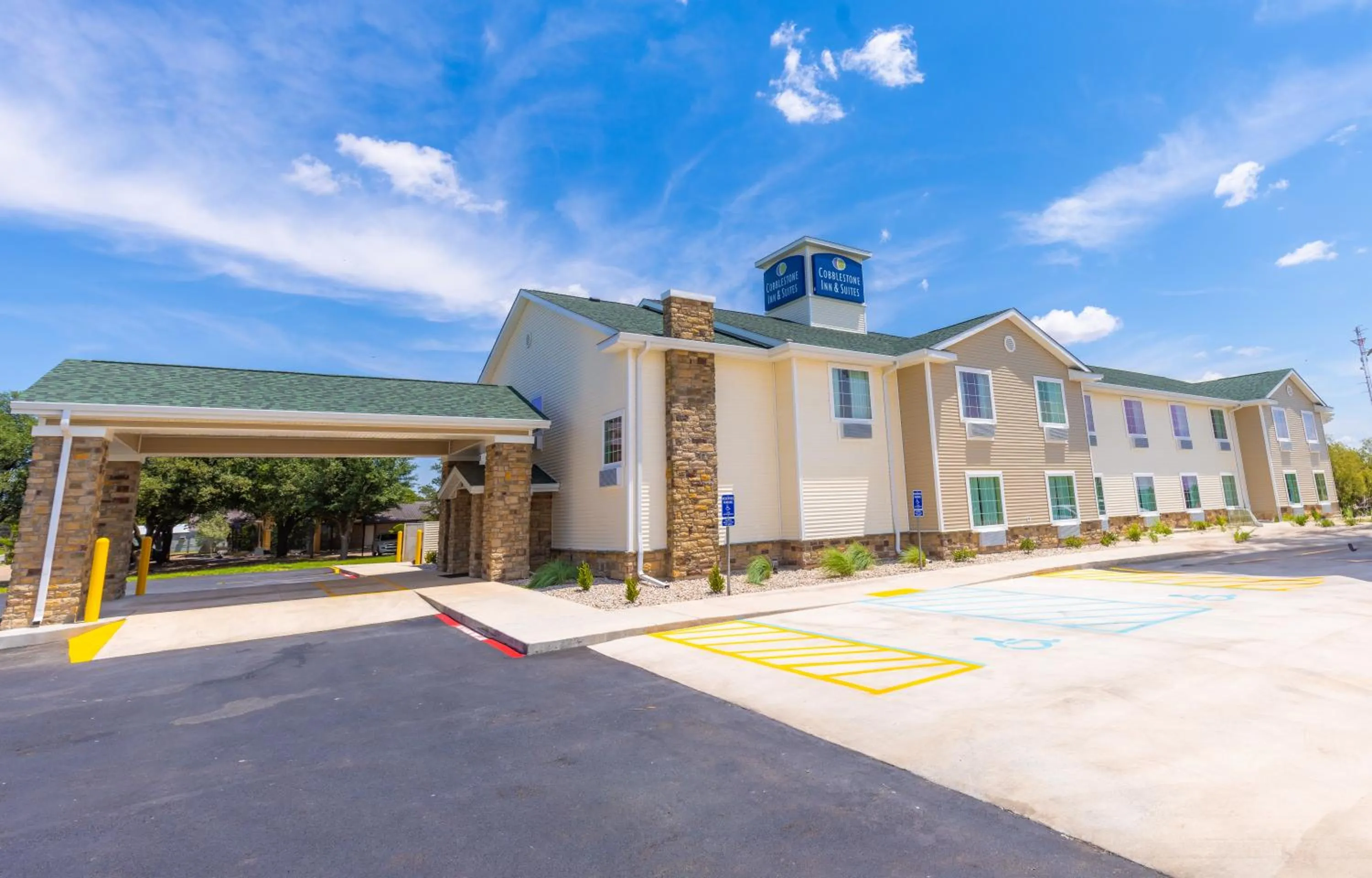 Property building in Cobblestone Inn & Suites - Winters