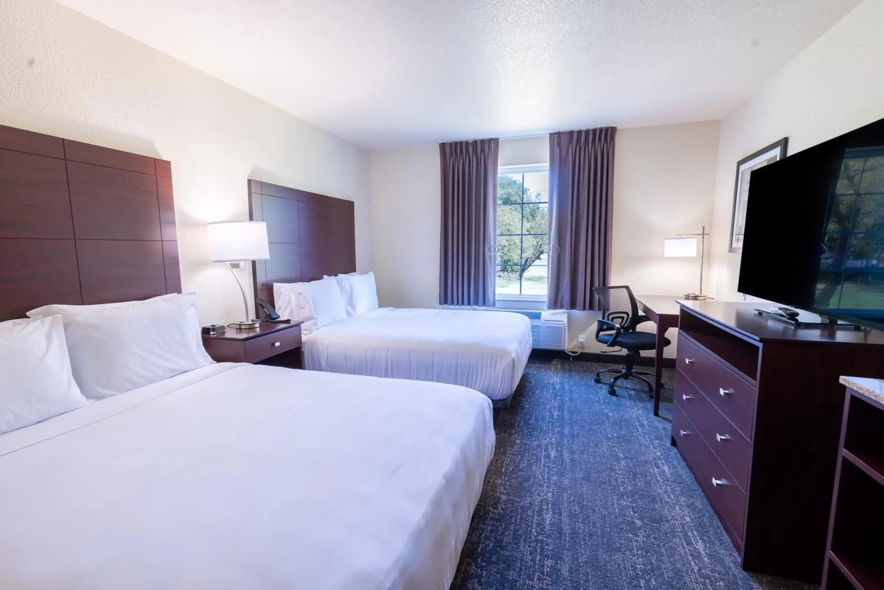 Bed in Cobblestone Inn & Suites - Winters Bed in Cobblestone Inn & Suites - Winters