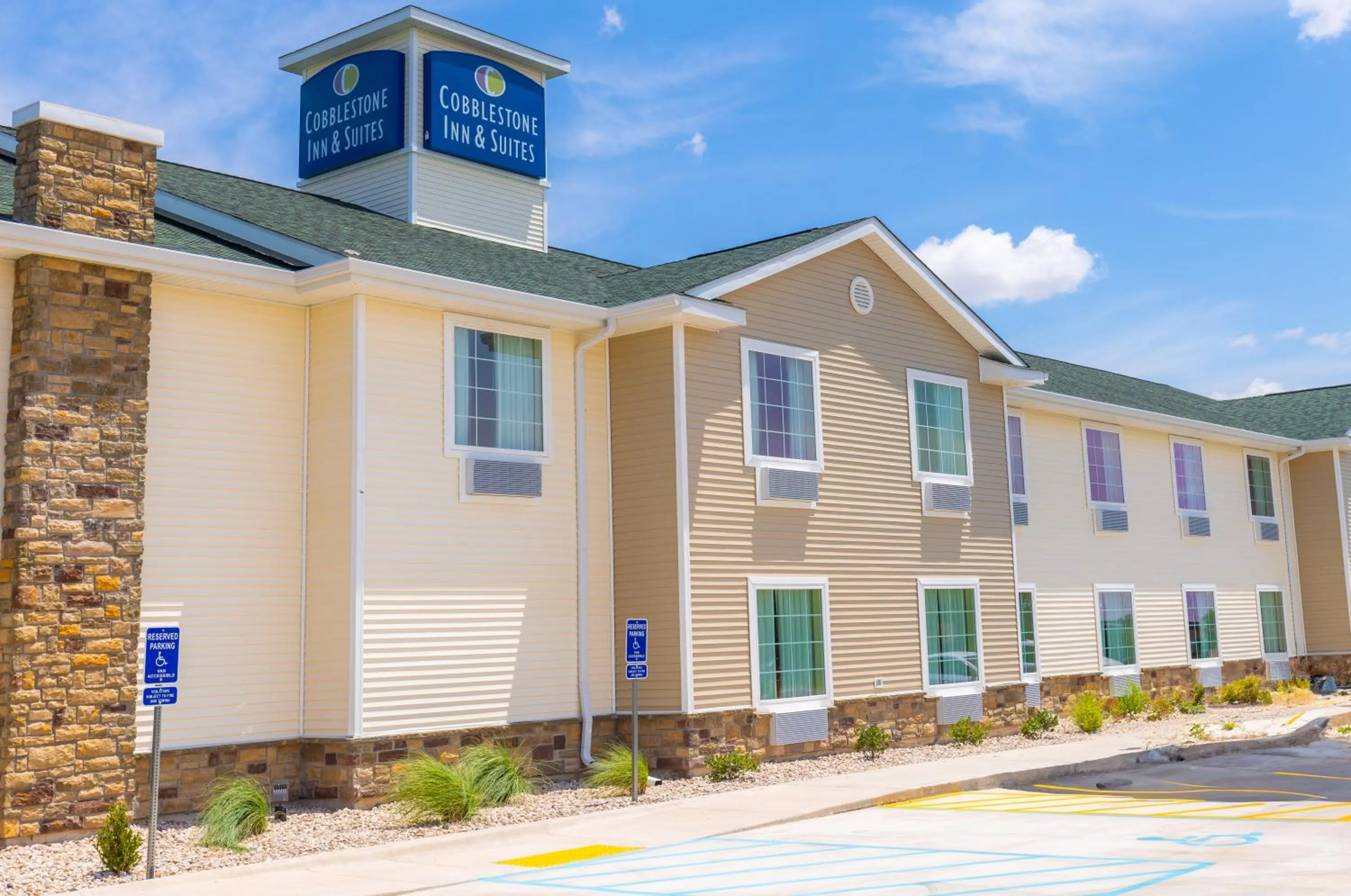 Cobblestone Inn & Suites - Winters