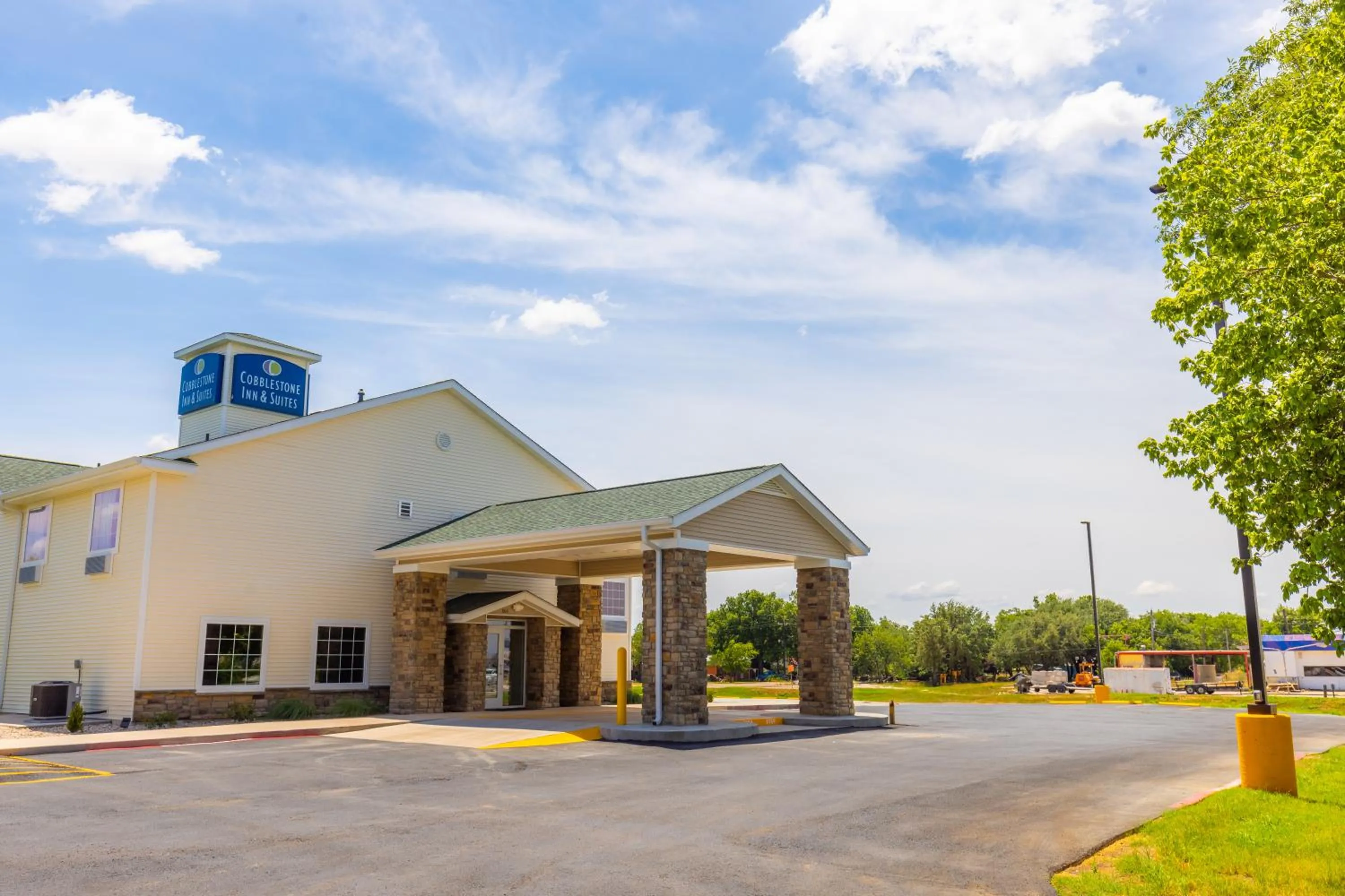 Cobblestone Inn & Suites - Winters