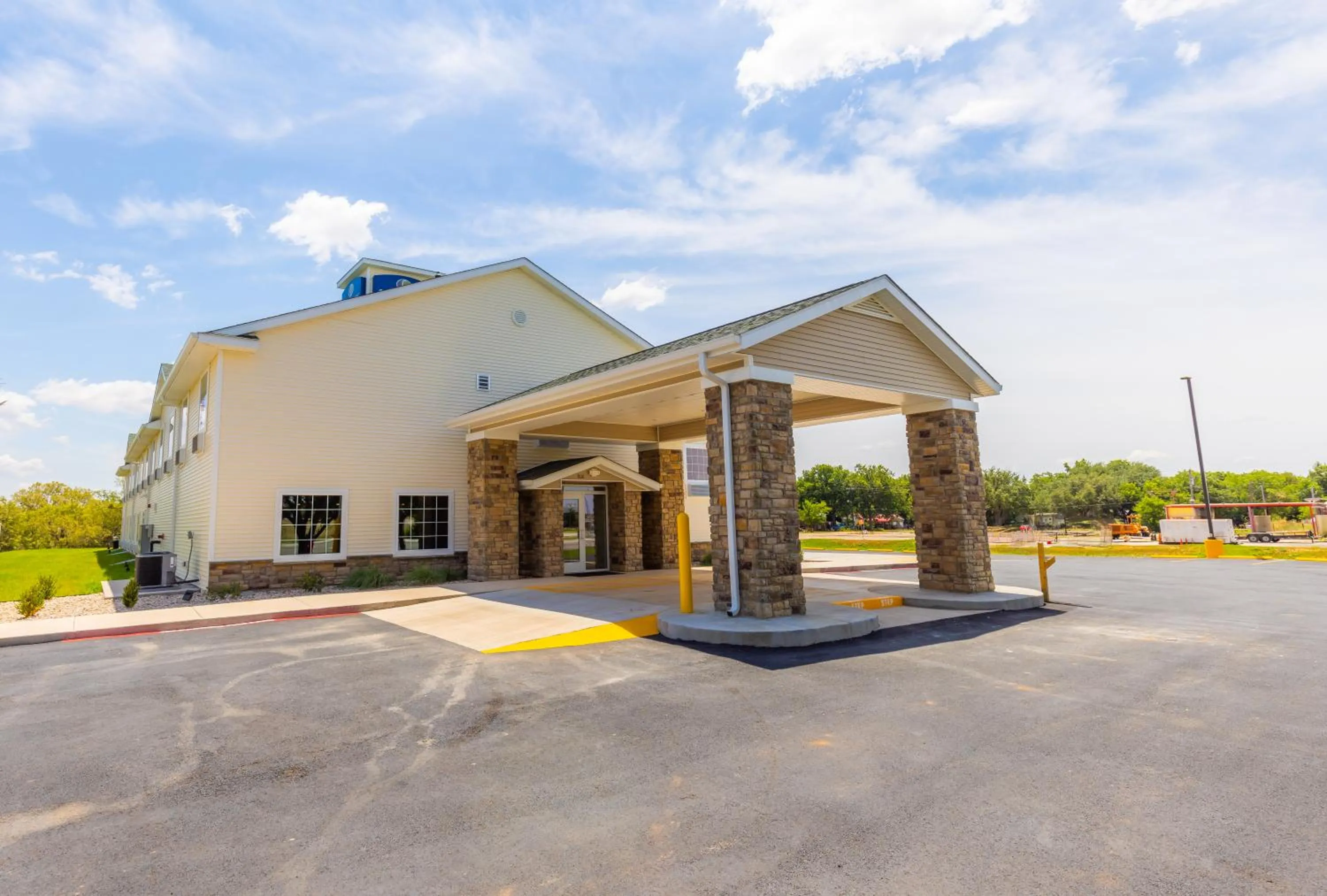 Cobblestone Inn & Suites - Winters