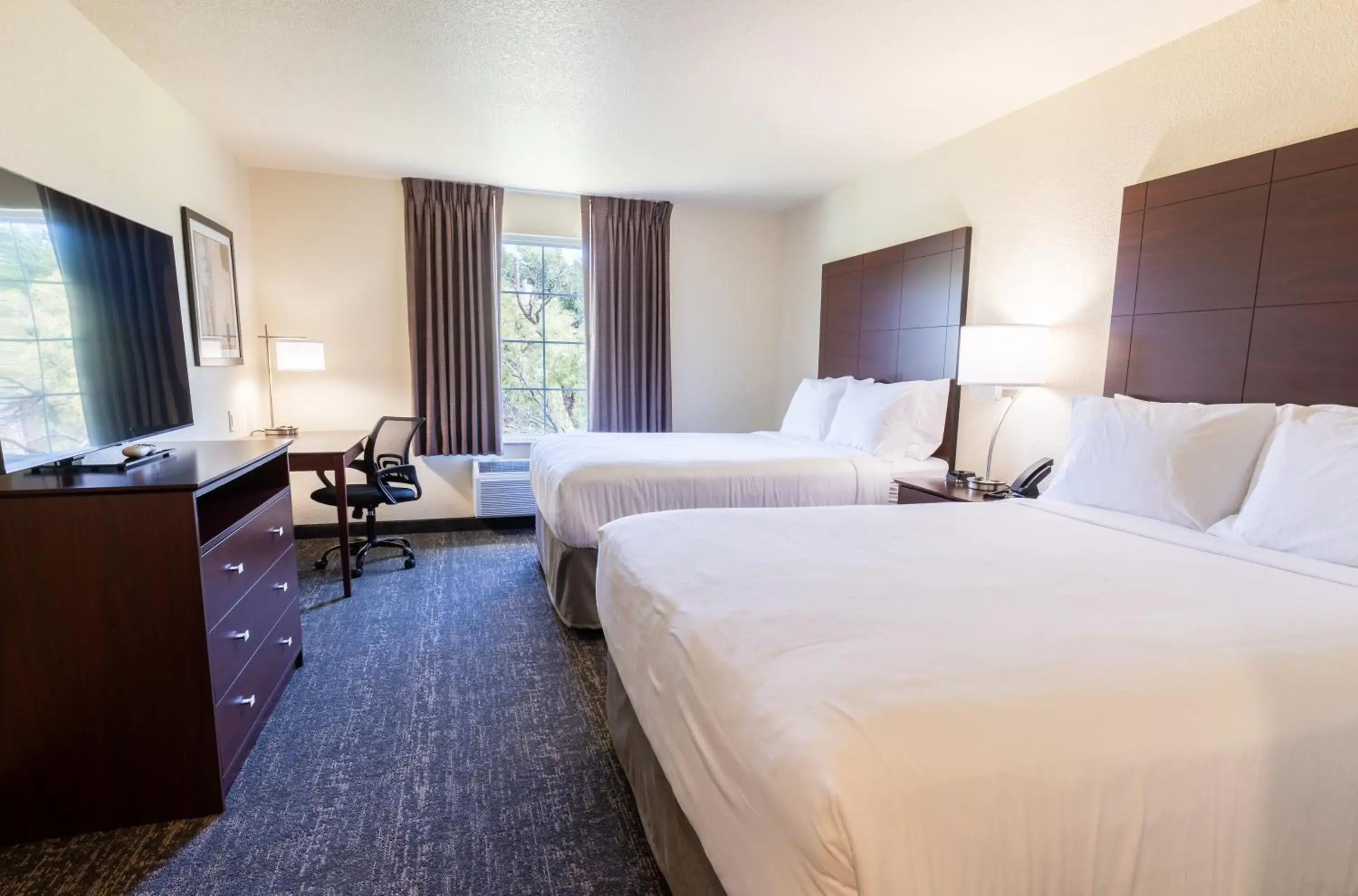 Queen Room with Two Queen Beds in Cobblestone Inn & Suites - Winters Queen Room with Two Queen Beds in Cobblestone Inn & Suites - Winters