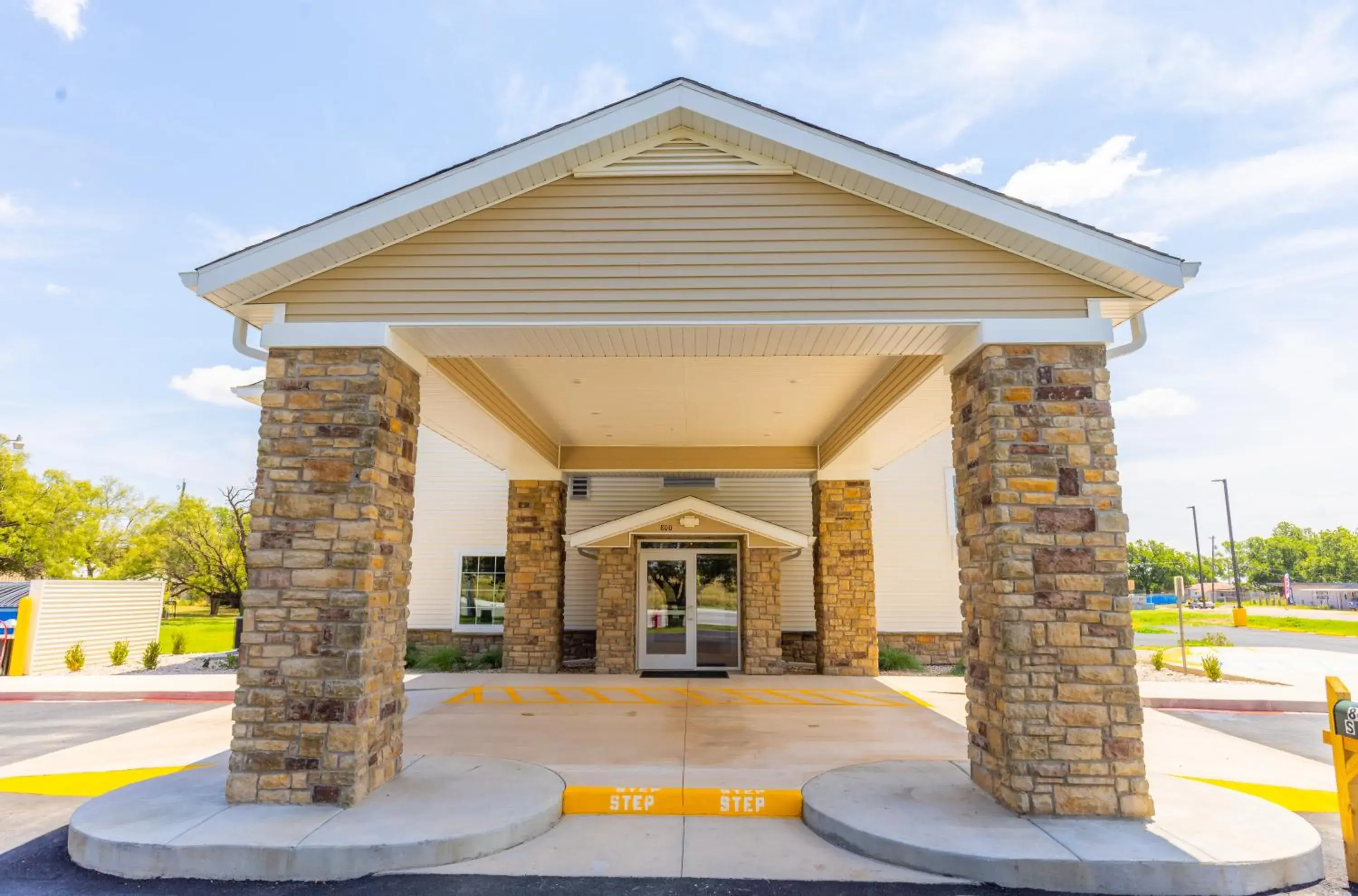 Property building in Cobblestone Inn & Suites - Winters Property building in Cobblestone Inn & Suites - Winters