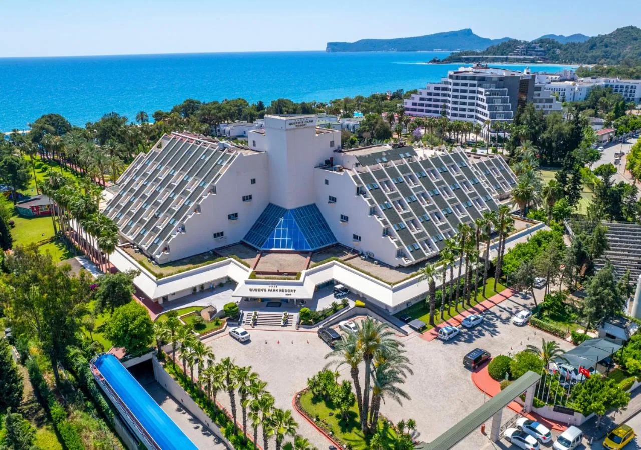 Property building in Queen's Park Resort Göynük