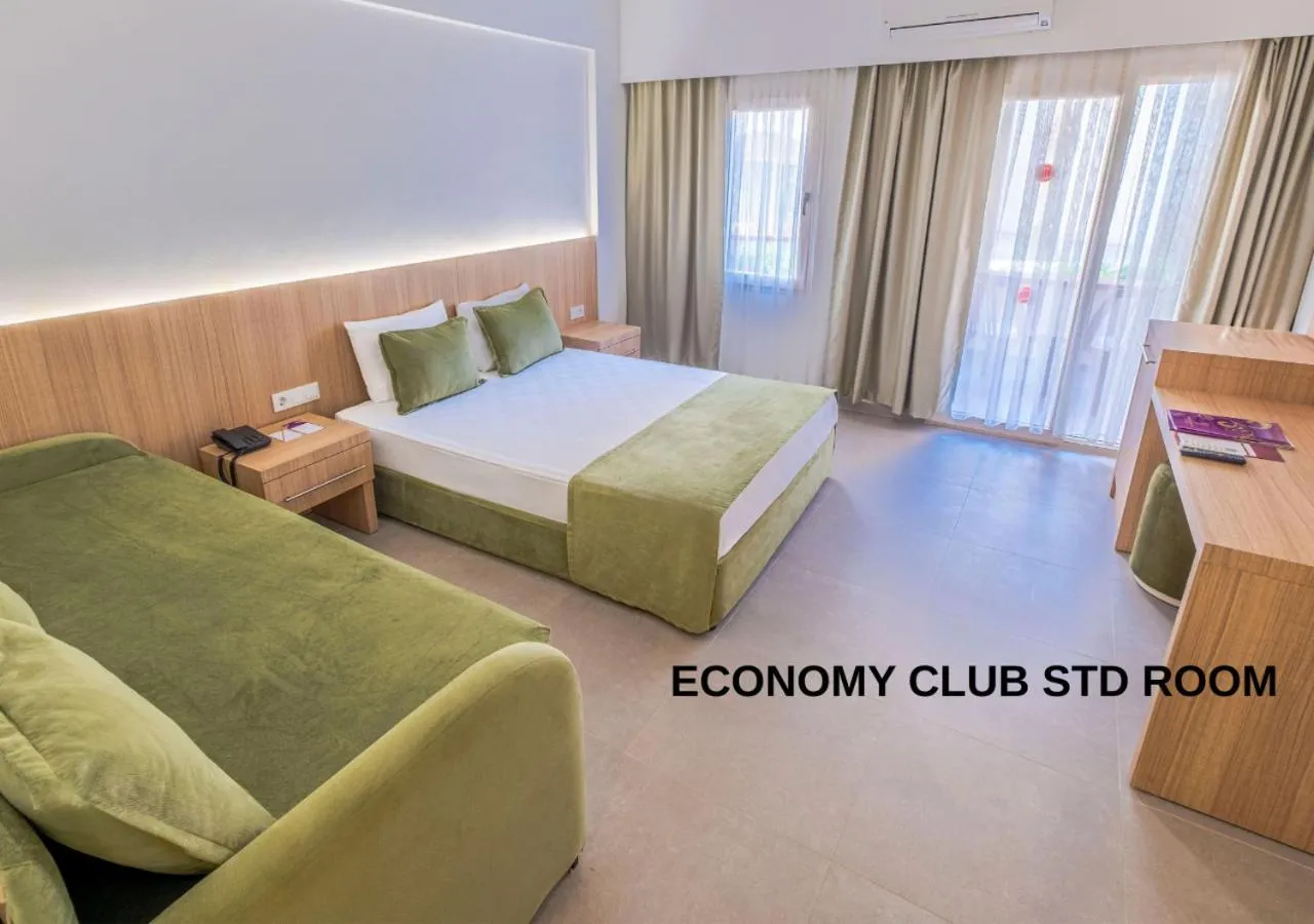 Photo of the whole room, Bed in Queen's Park Resort Göynük