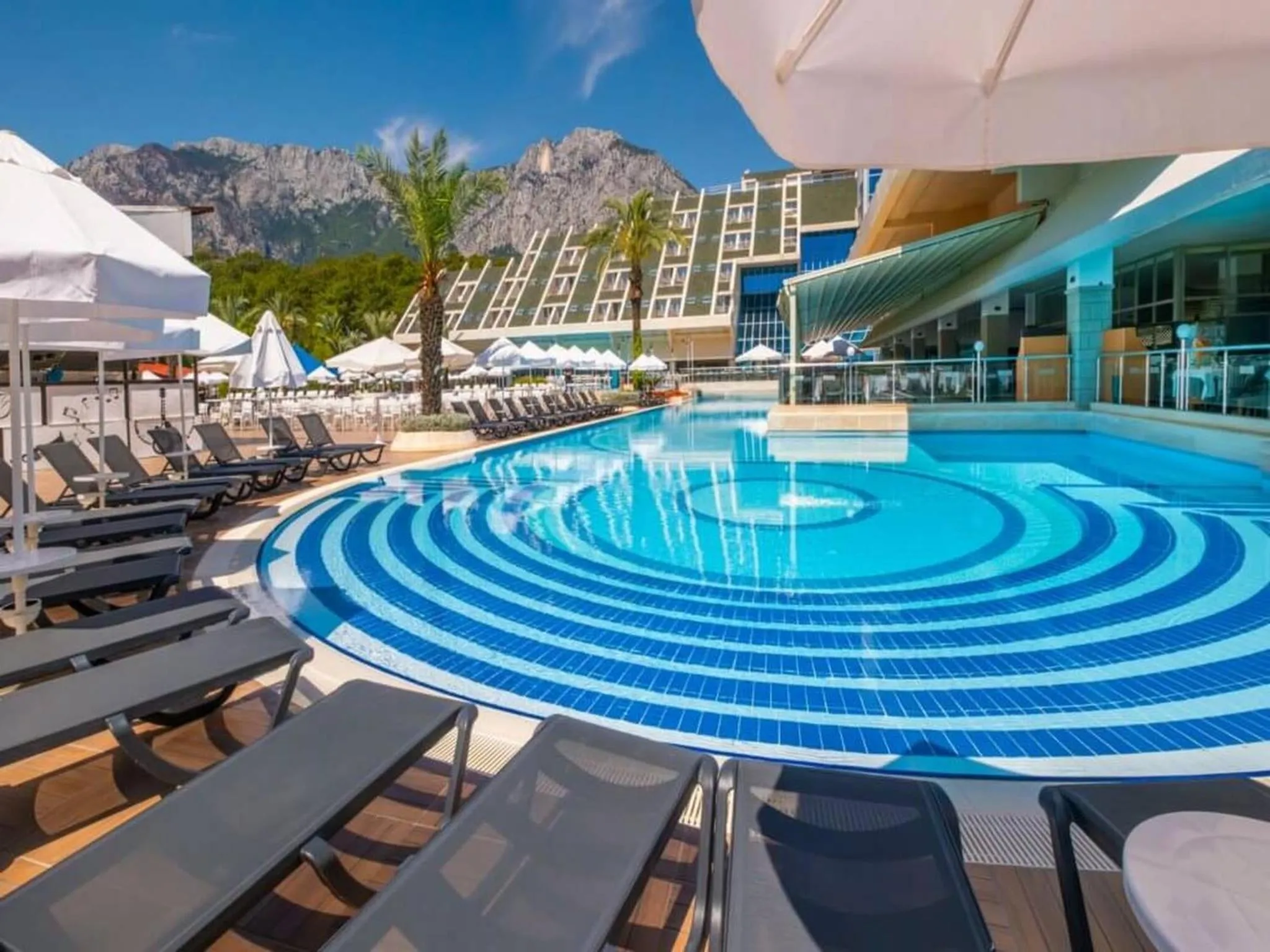 Swimming pool in Queen's Park Resort Göynük