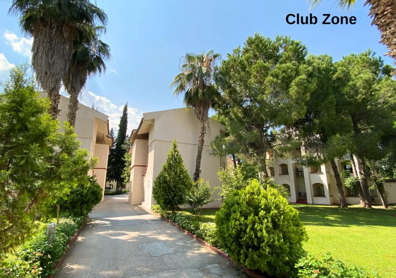 Property building in Queen's Park Resort Göynük