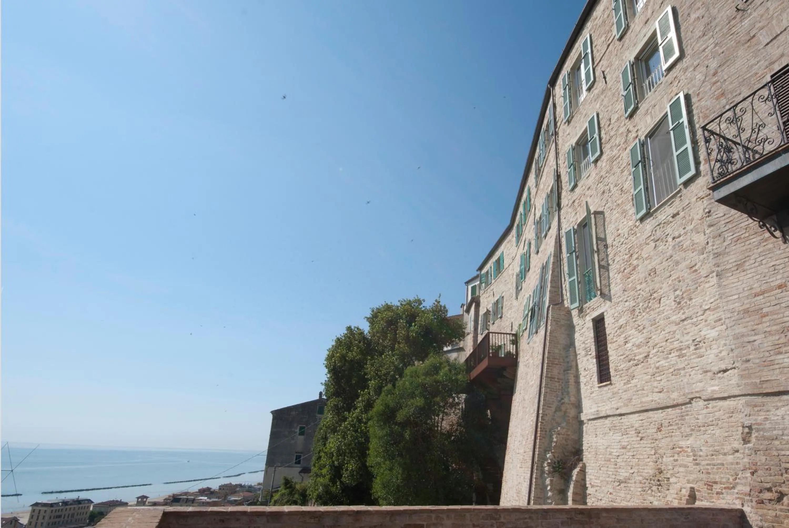 Property building in B&B Tre Finestre sul Mare