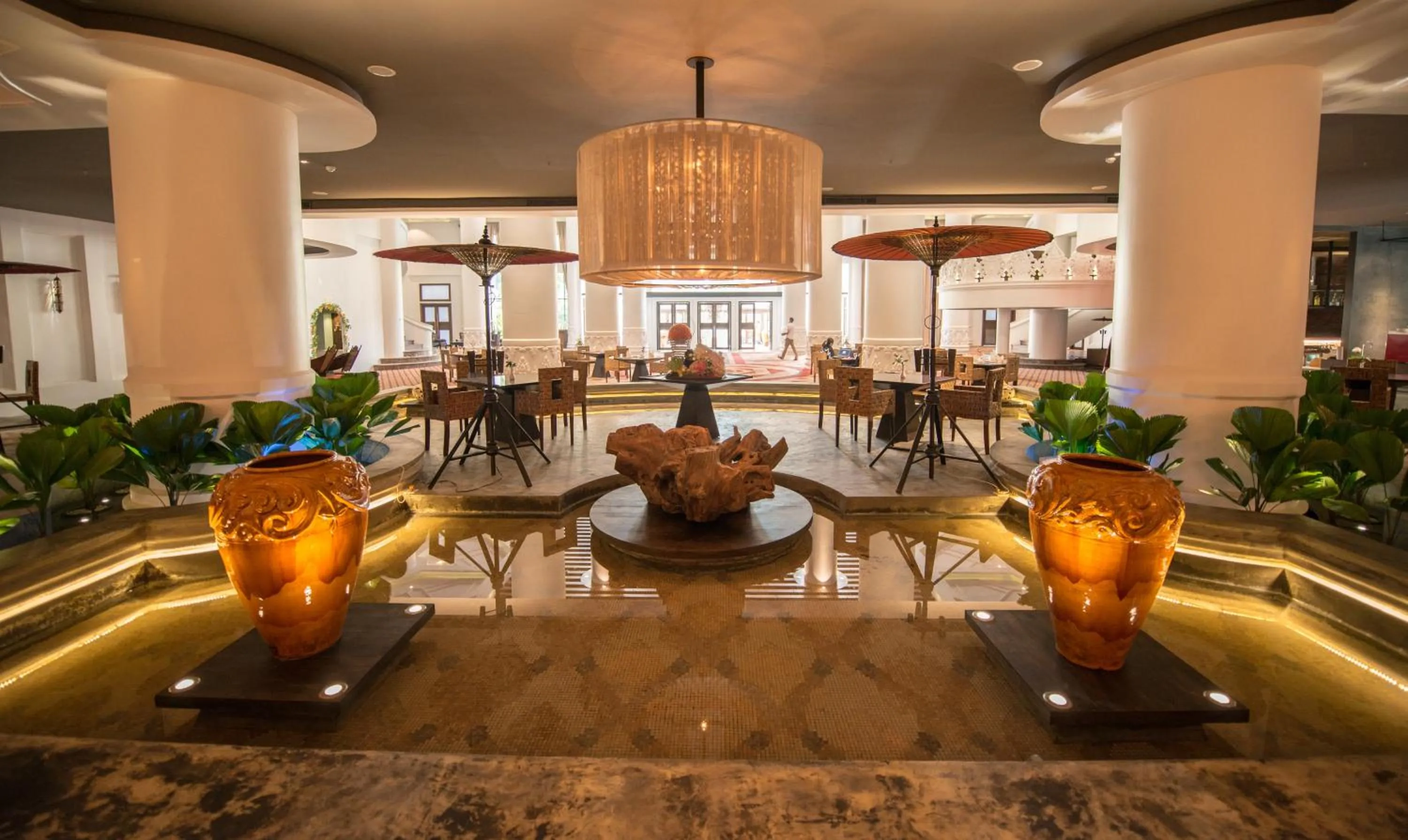 Lounge or bar in Rose Garden Hotel