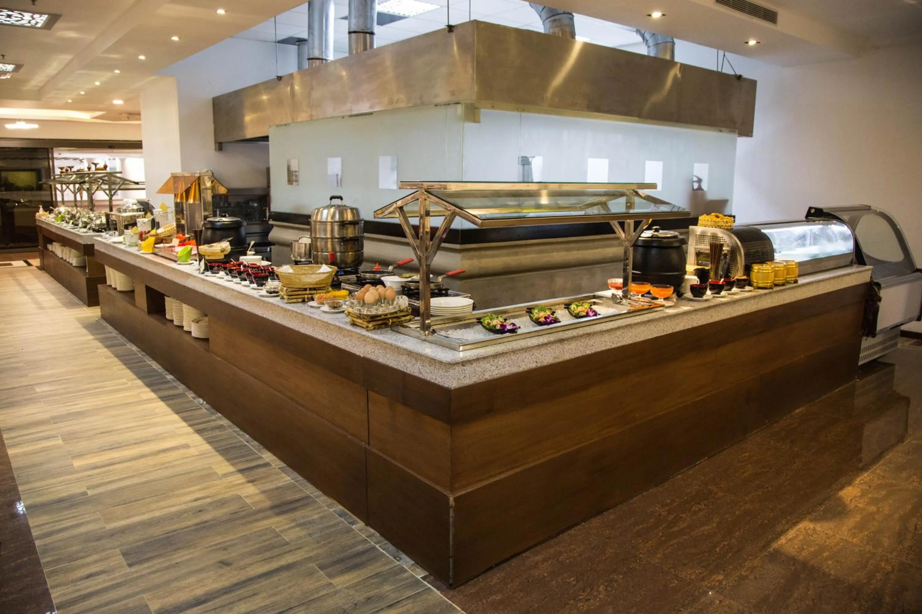 Restaurant/places to eat in Rose Garden Hotel