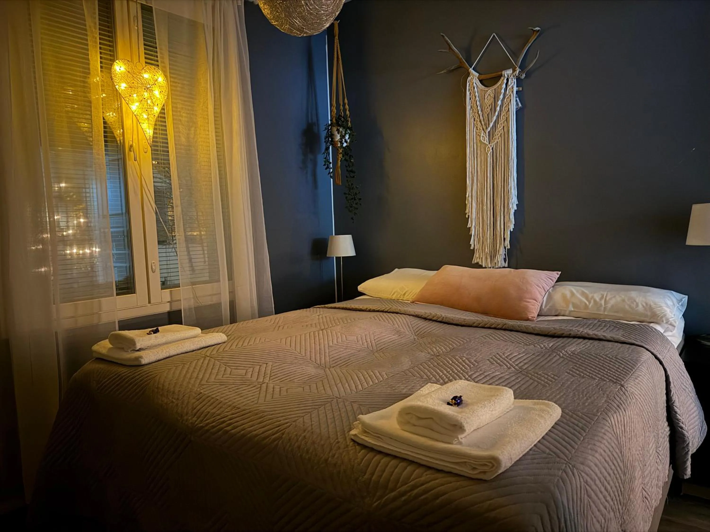 Bed in Cozy home near Santa