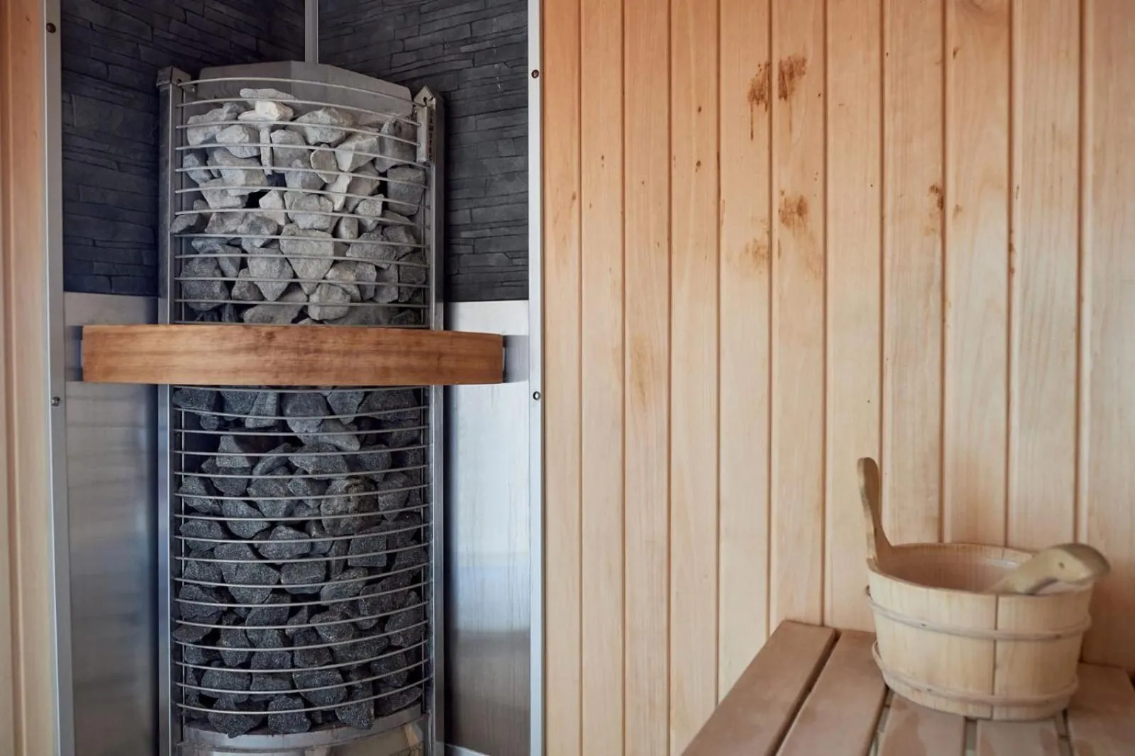 Sauna in Apartamente Indigo by Alz
