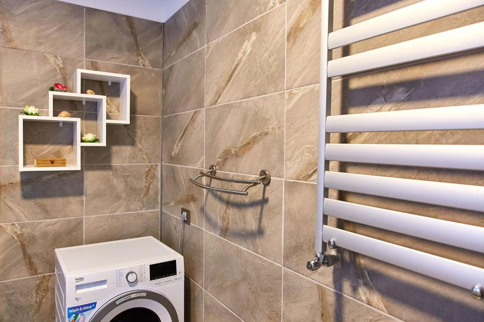Shower in Apartamente Indigo by Alz