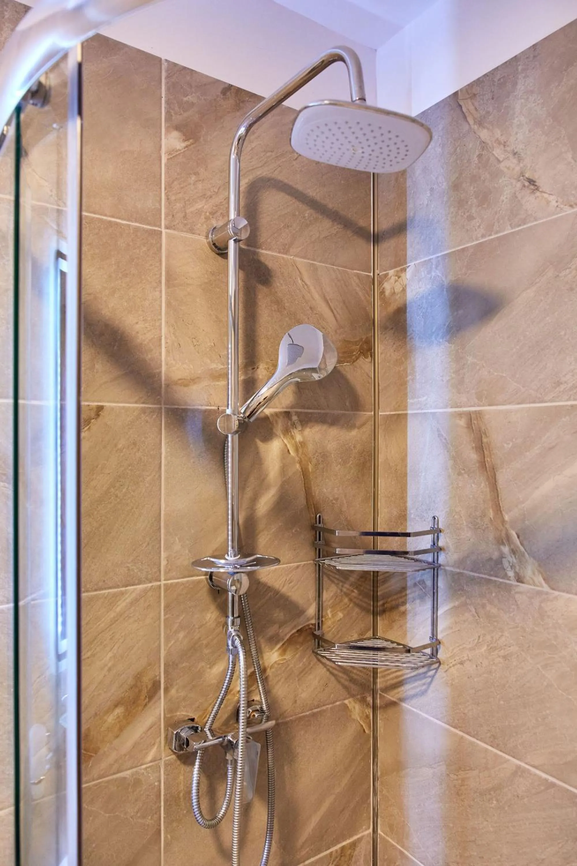 Shower in Apartamente Indigo by Alz