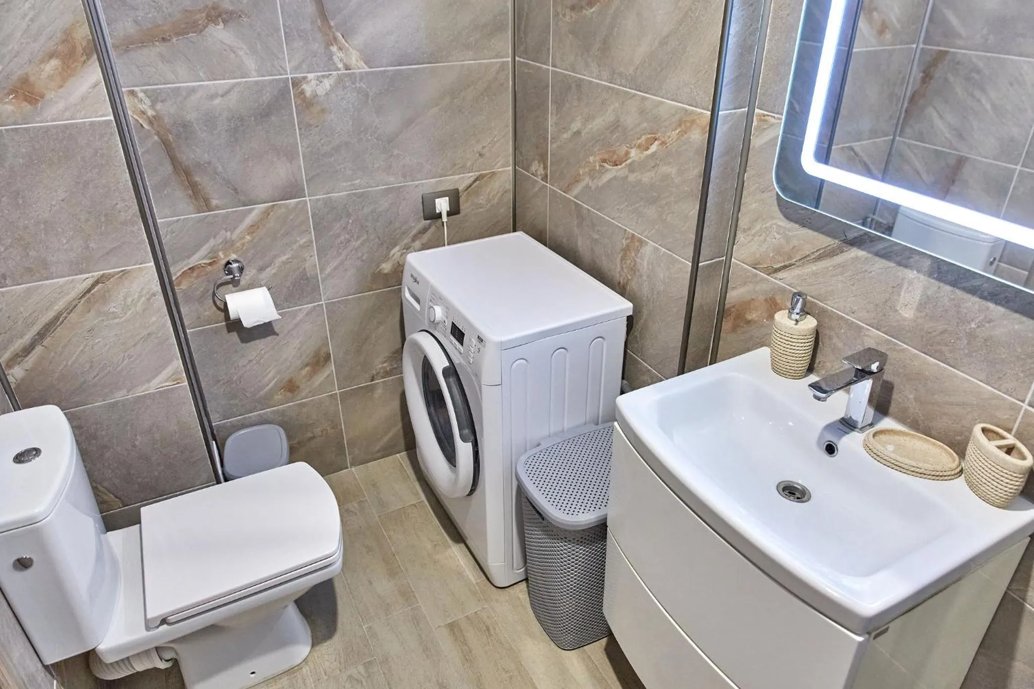 Shower in Apartamente Indigo by Alz
