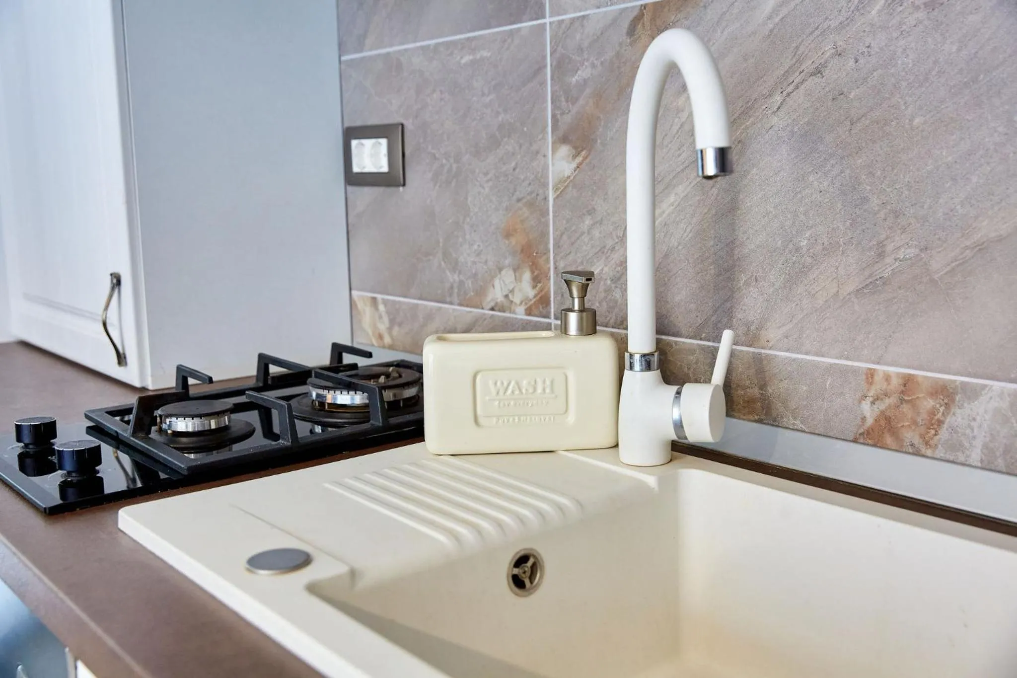 kitchen in Apartamente Indigo by Alz