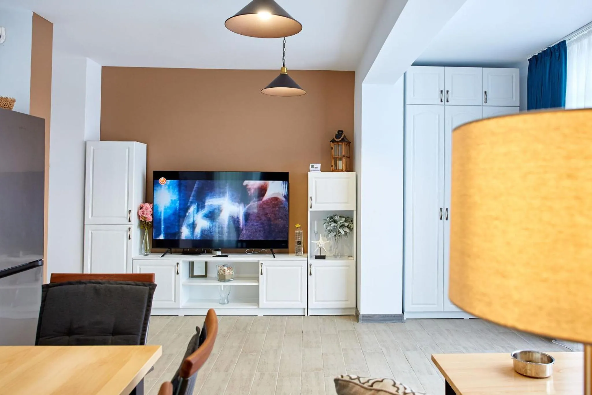 Communal lounge/ TV room in Apartamente Indigo by Alz