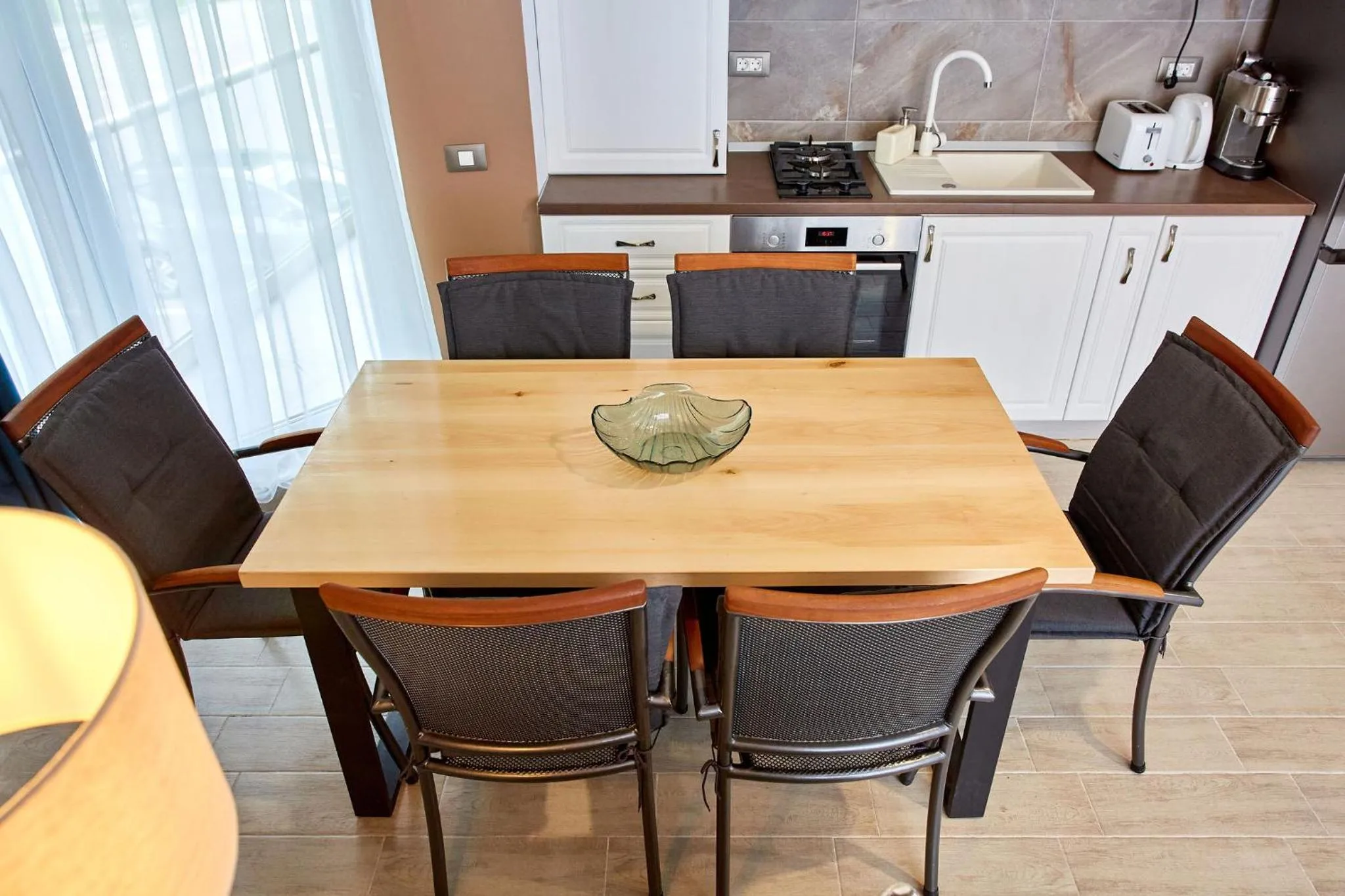 Kitchen or kitchenette in Apartamente Indigo by Alz