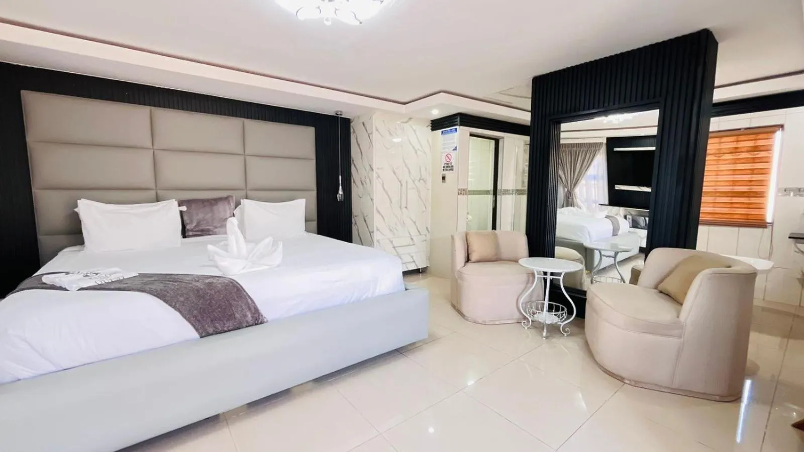 Bed in Boeketlong Lodge