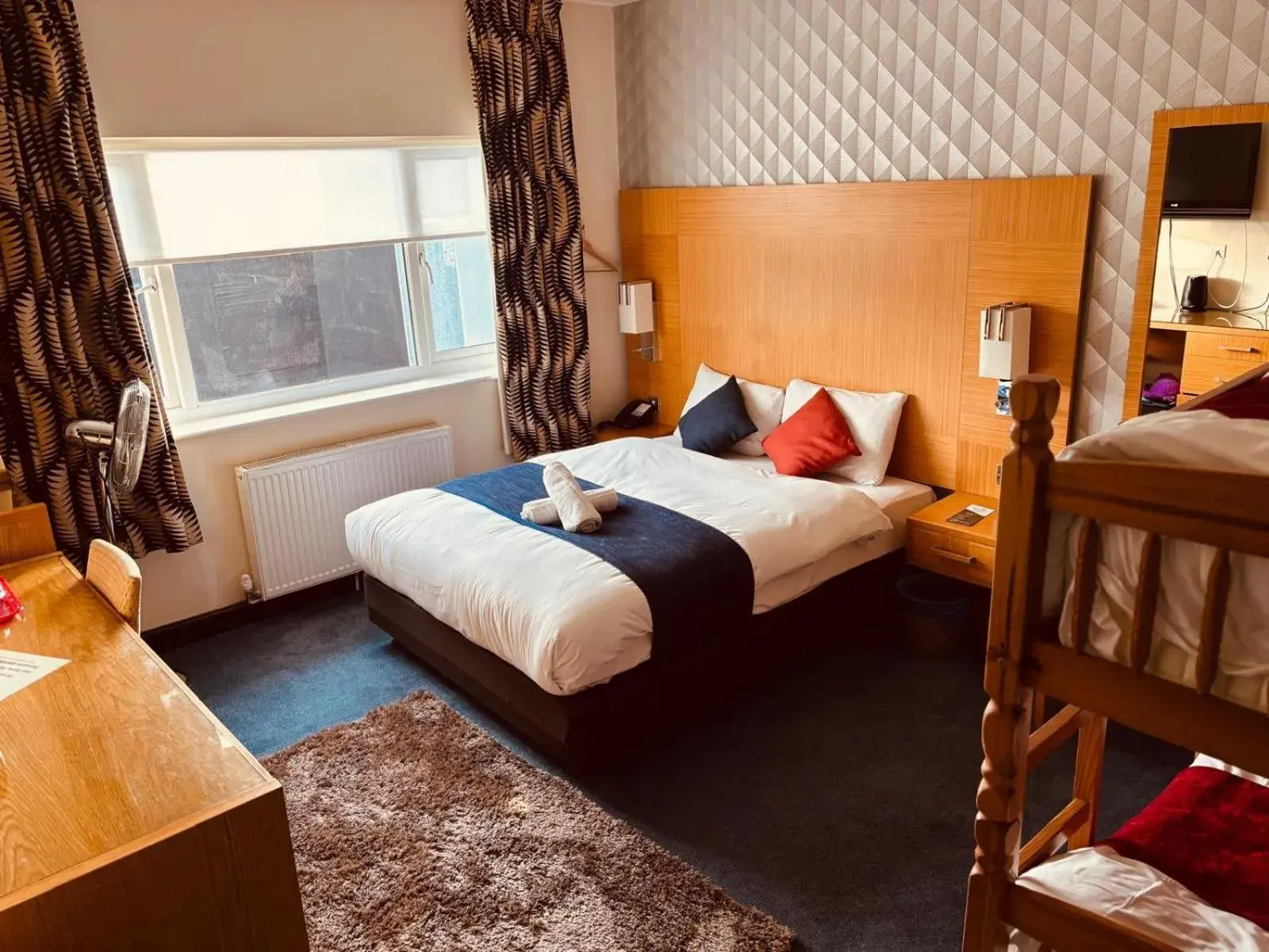 Bed in Acorn Lodge Hotel Gatwick & Parking Bed in Acorn Lodge Hotel Gatwick & Parking