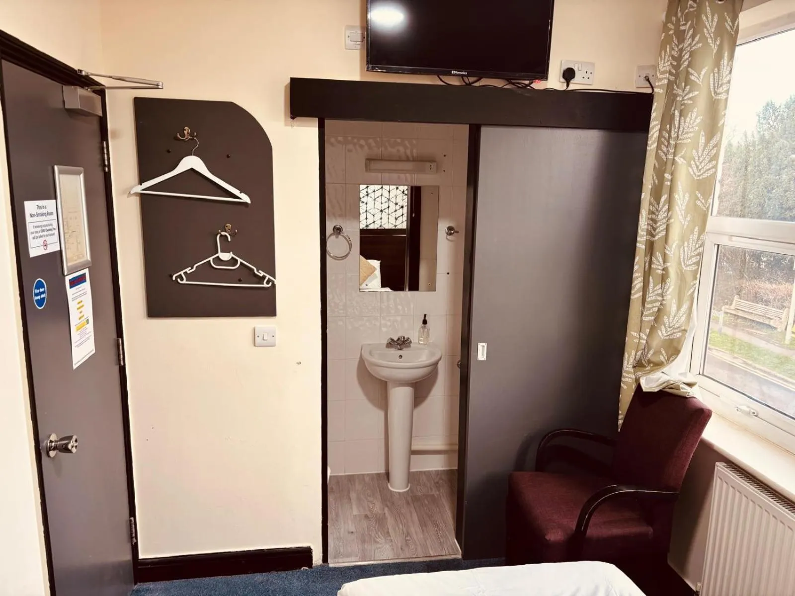 Acorn Lodge Hotel Gatwick & Parking