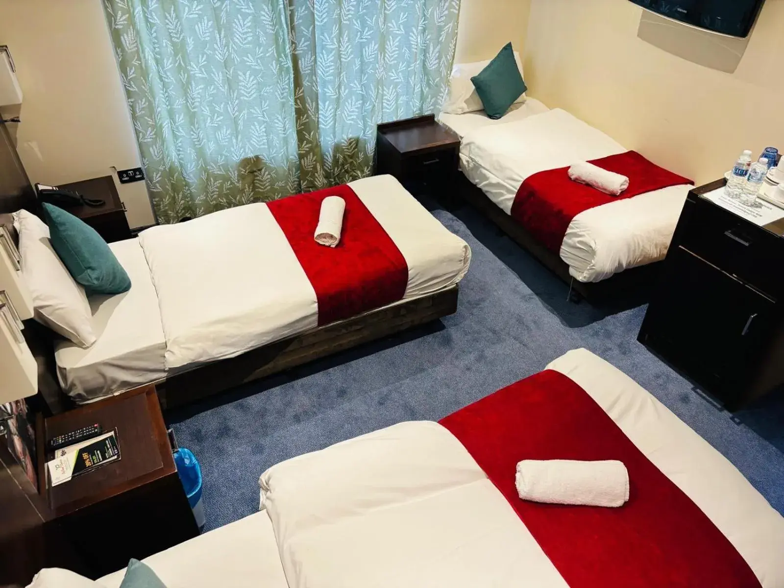 Bed in Acorn Lodge Hotel Gatwick & Parking Bed in Acorn Lodge Hotel Gatwick & Parking