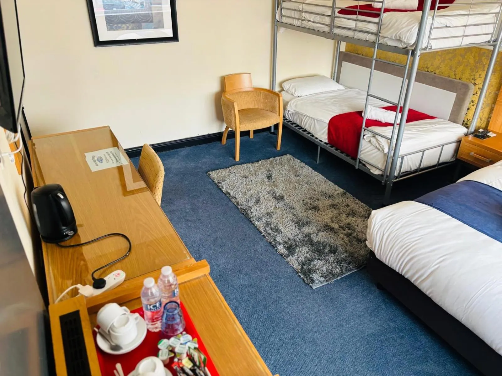 Bed in Acorn Lodge Hotel Gatwick & Parking