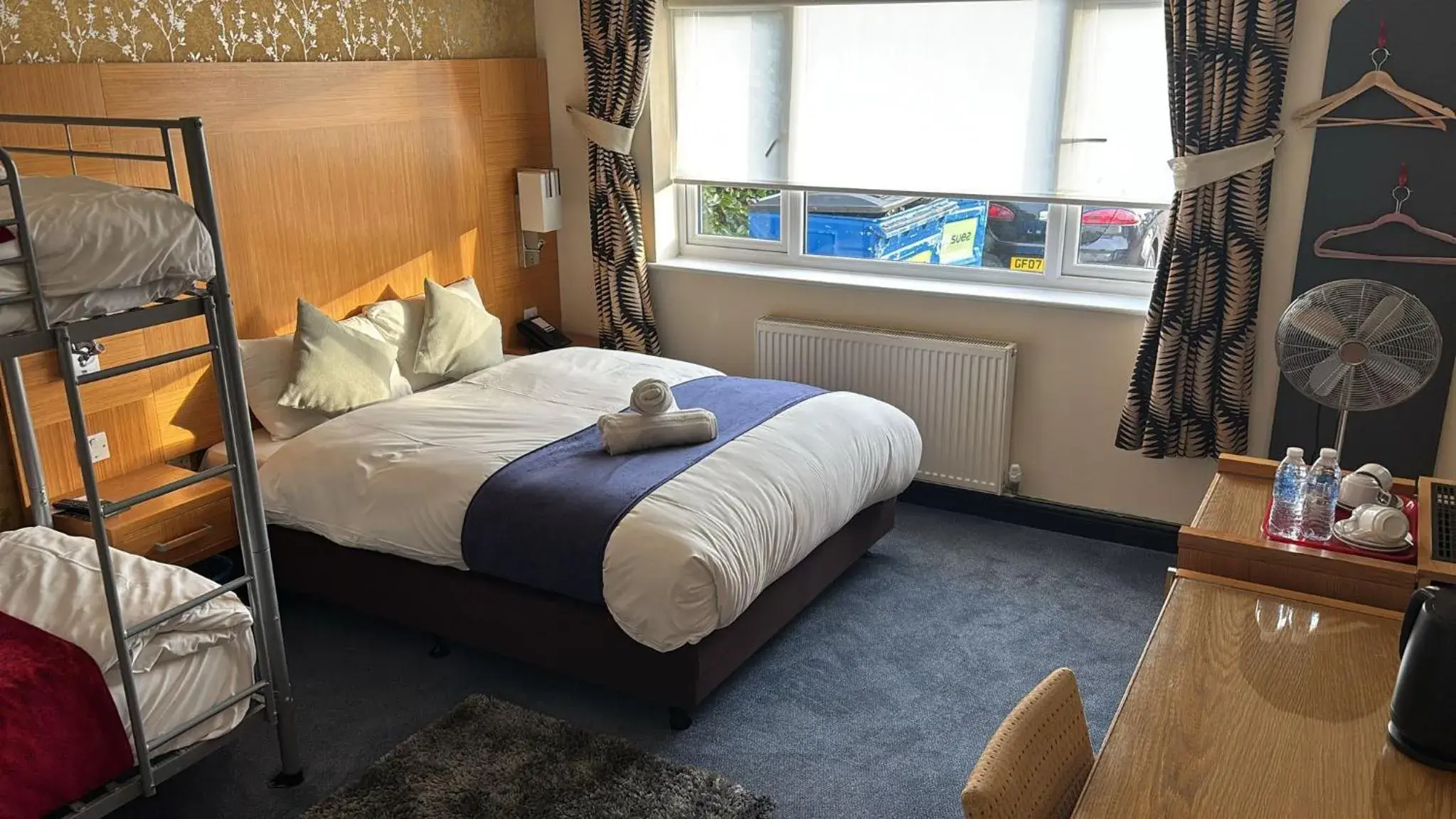 Bed in Acorn Lodge Hotel Gatwick & Parking Bed in Acorn Lodge Hotel Gatwick & Parking