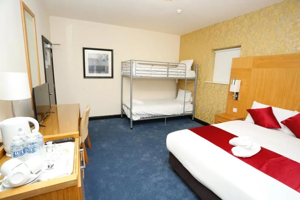 Bed in Acorn Lodge Hotel Gatwick & Parking